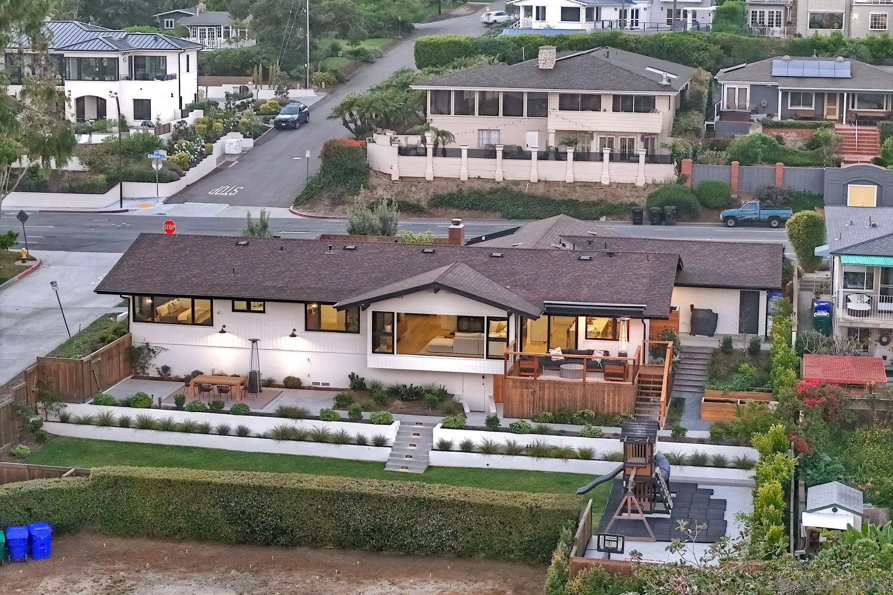 Detail Gallery Image 30 of 63 For 2980  Nichols St, San Diego,  CA 92106 - 4 Beds | 3 Baths