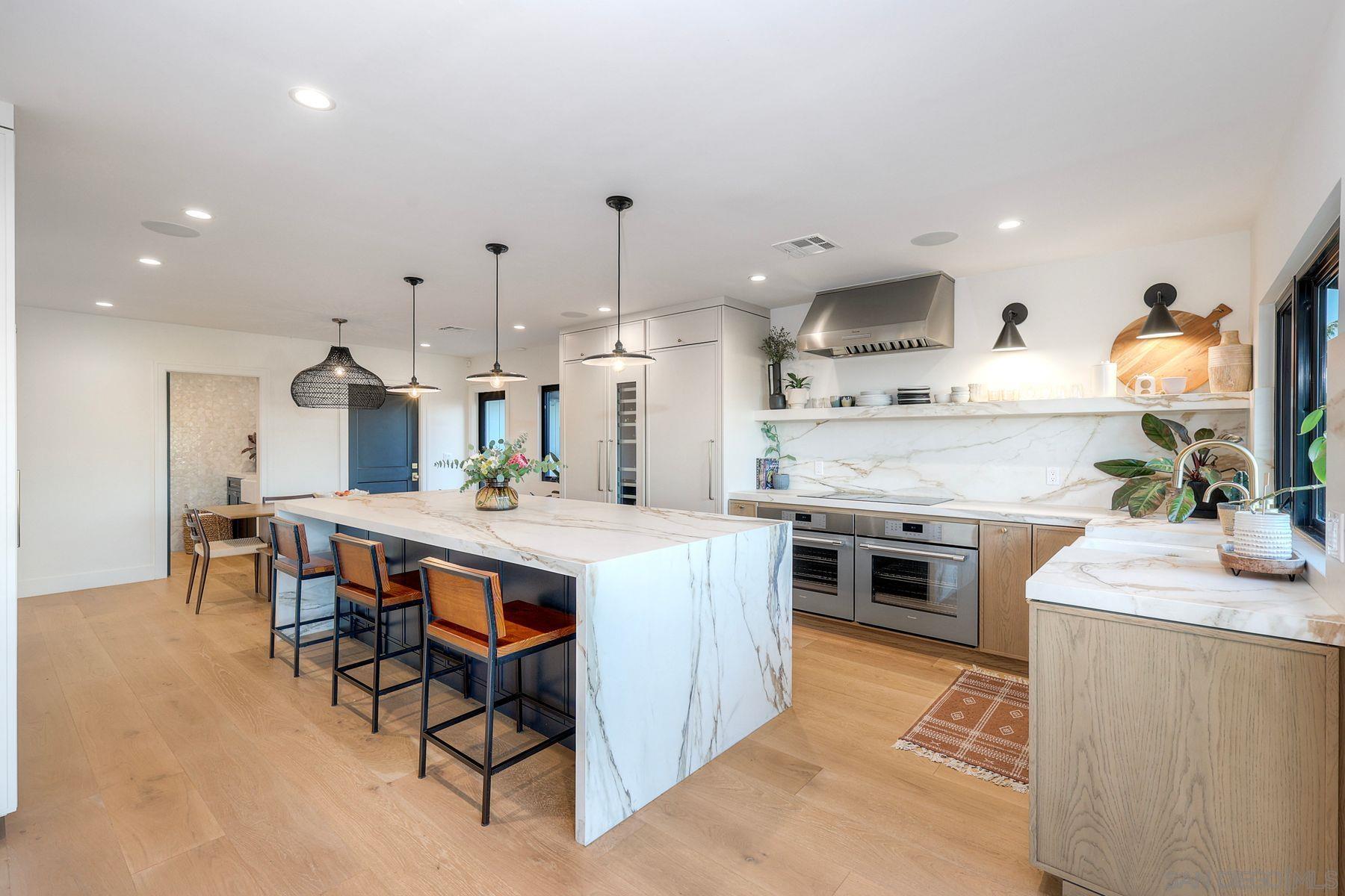 Detail Gallery Image 7 of 63 For 2980  Nichols St, San Diego,  CA 92106 - 4 Beds | 3 Baths