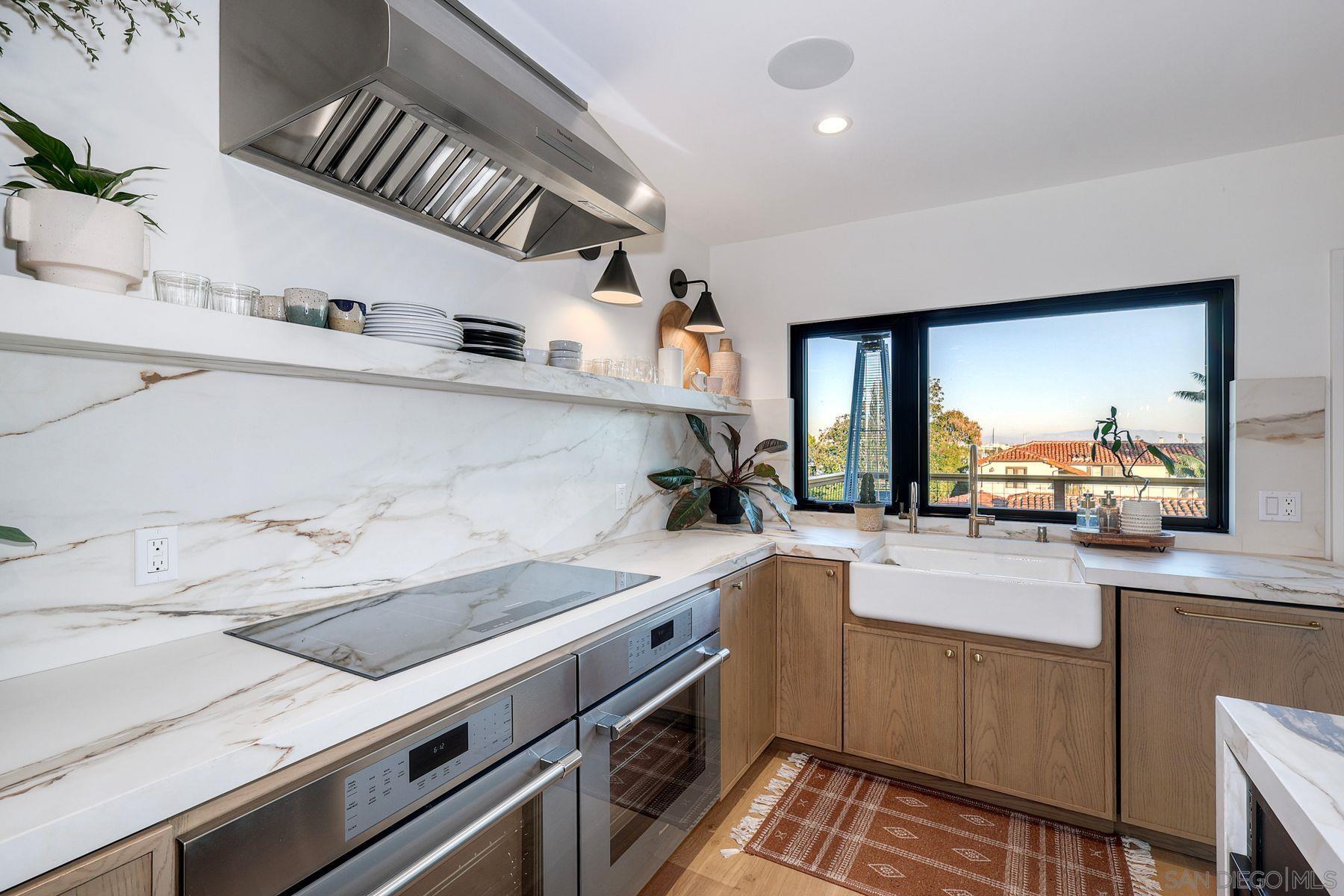 Detail Gallery Image 9 of 63 For 2980  Nichols St, San Diego,  CA 92106 - 4 Beds | 3 Baths