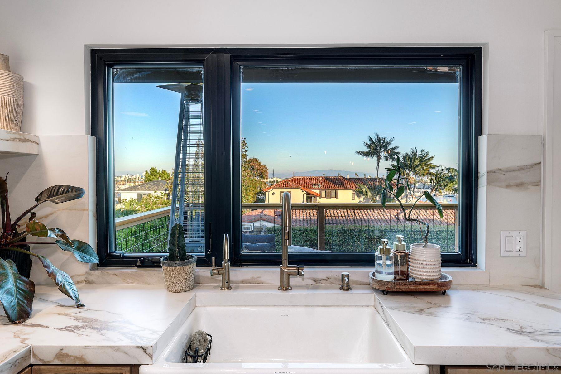 Detail Gallery Image 10 of 63 For 2980  Nichols St, San Diego,  CA 92106 - 4 Beds | 3 Baths