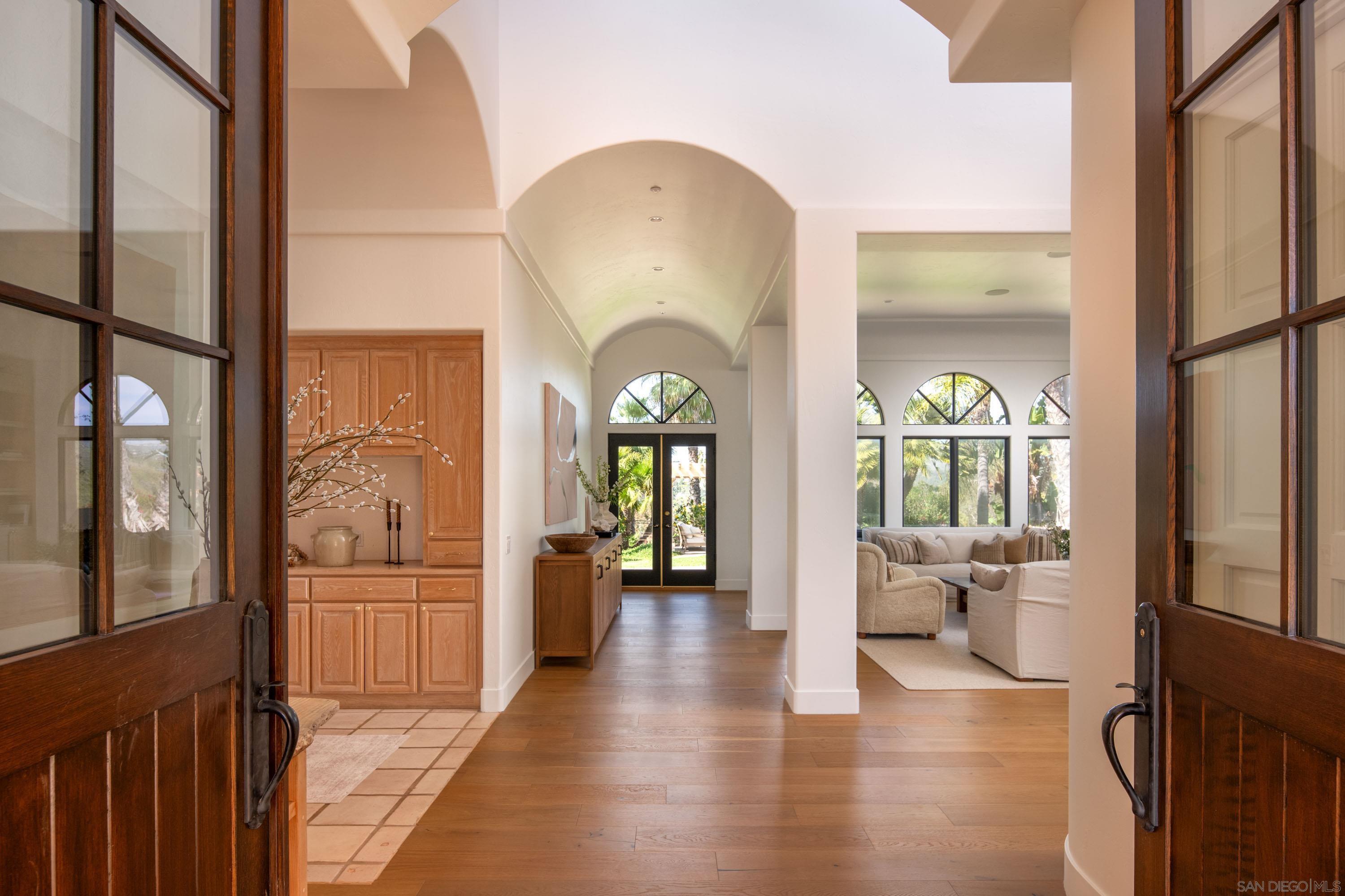 Detail Gallery Image 2 of 31 For 18044  Loma Alegre, Rancho Santa Fe,  CA 92067 - 6 Beds | 6/1 Baths