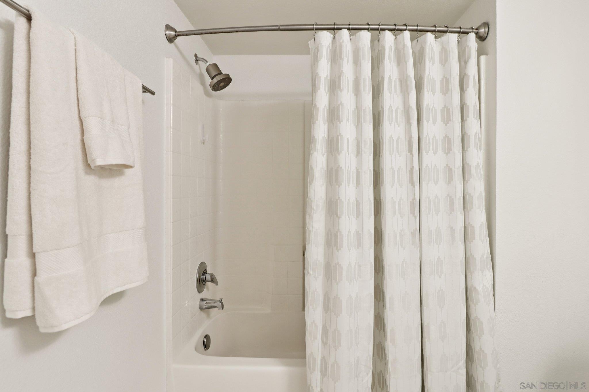 Detail Gallery Image 18 of 42 For 1970  Columbia Street  #301,  San Diego,  CA 92101 - 1 Beds | 1 Baths