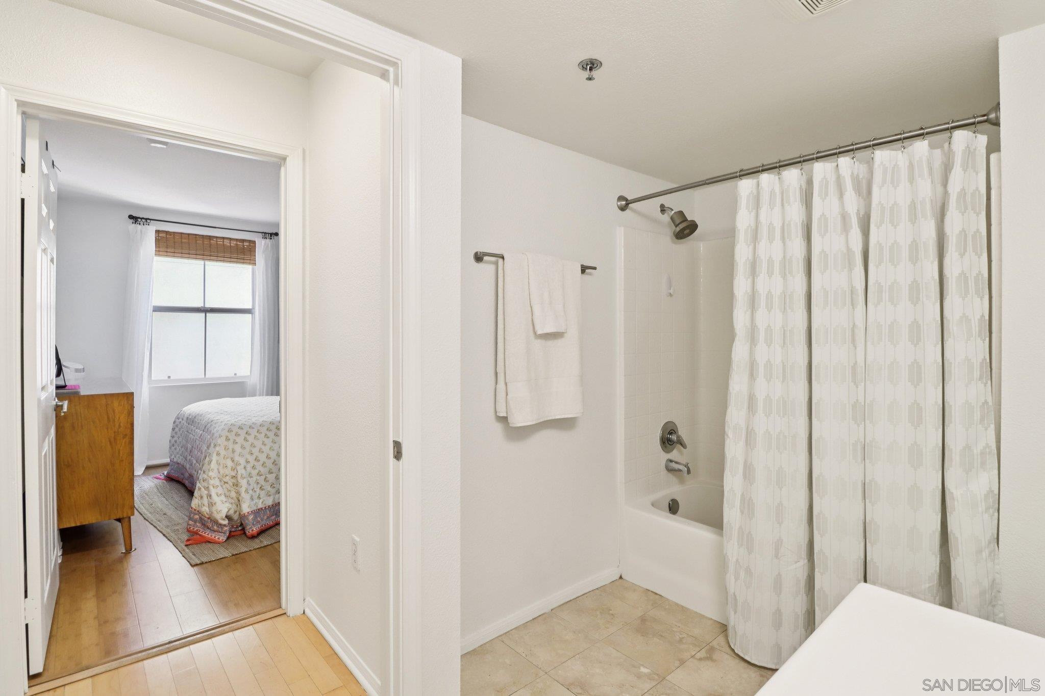 Detail Gallery Image 20 of 42 For 1970  Columbia Street  #301,  San Diego,  CA 92101 - 1 Beds | 1 Baths