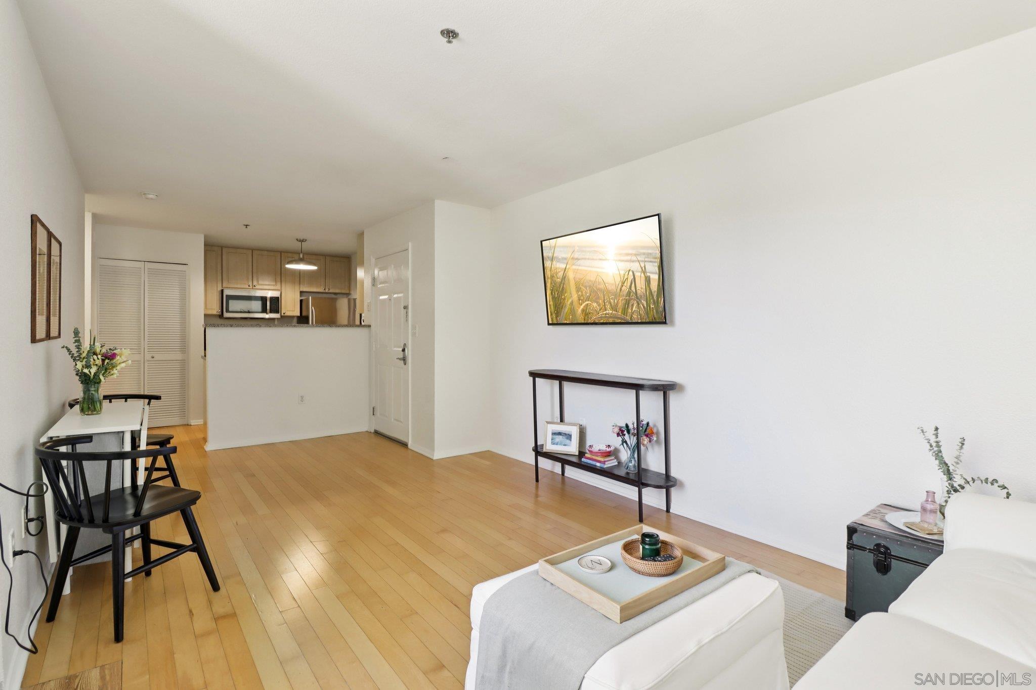 Detail Gallery Image 8 of 42 For 1970  Columbia Street  #301,  San Diego,  CA 92101 - 1 Beds | 1 Baths