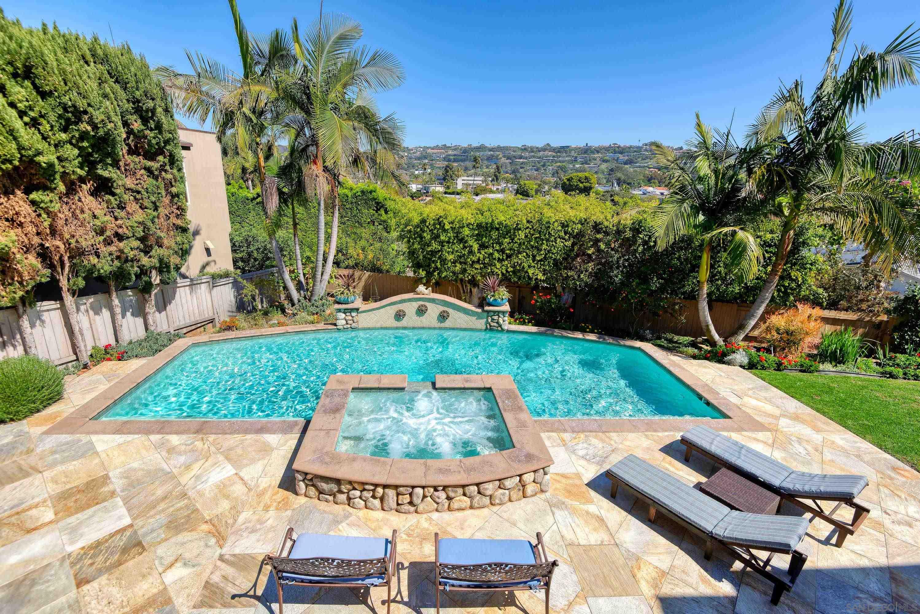 Detail Gallery Image 2 of 48 For 7948  Roseland Dr, La Jolla,  CA 92037 - 5 Beds | 4 Baths