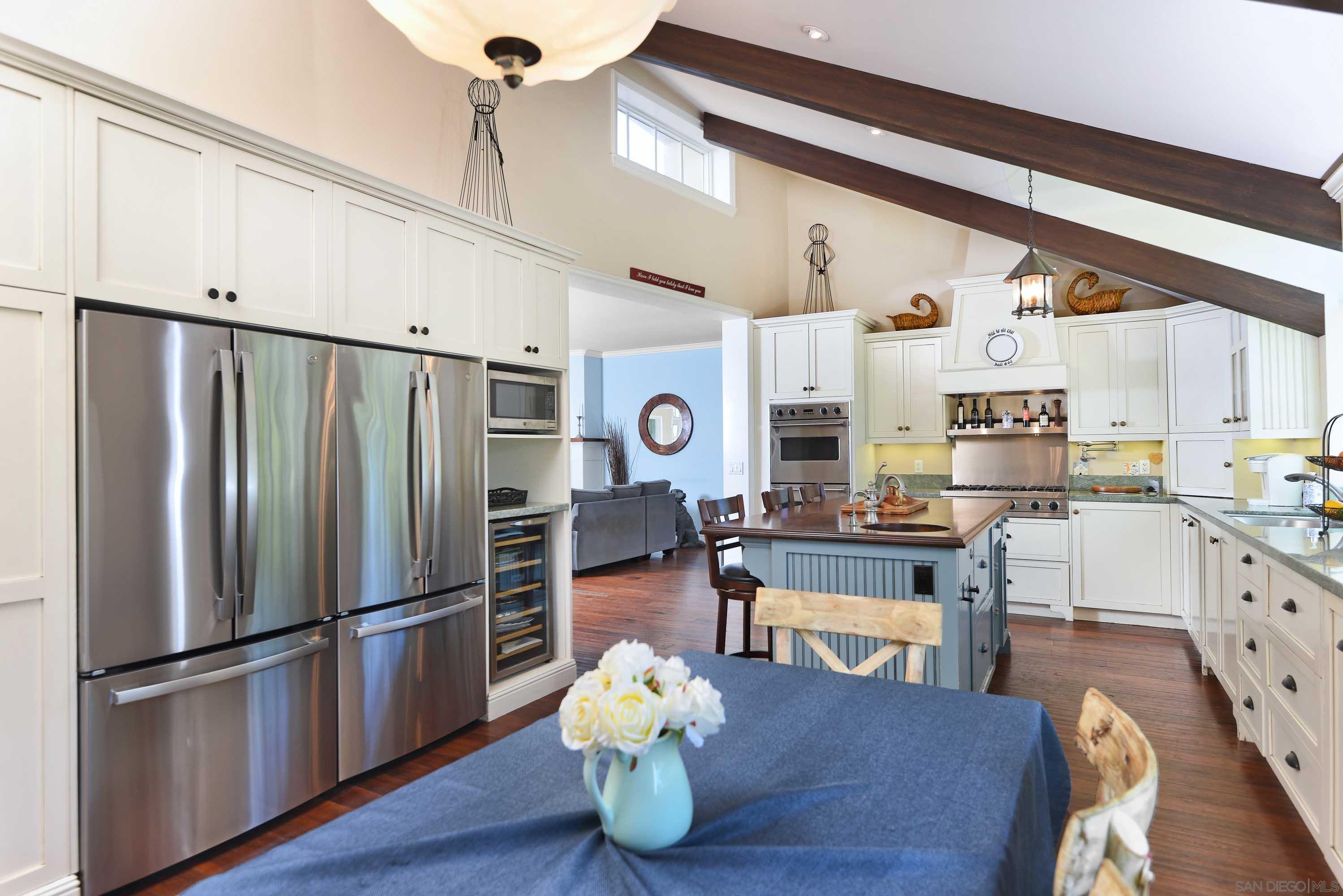 Detail Gallery Image 11 of 48 For 7948  Roseland Dr, La Jolla,  CA 92037 - 5 Beds | 4 Baths