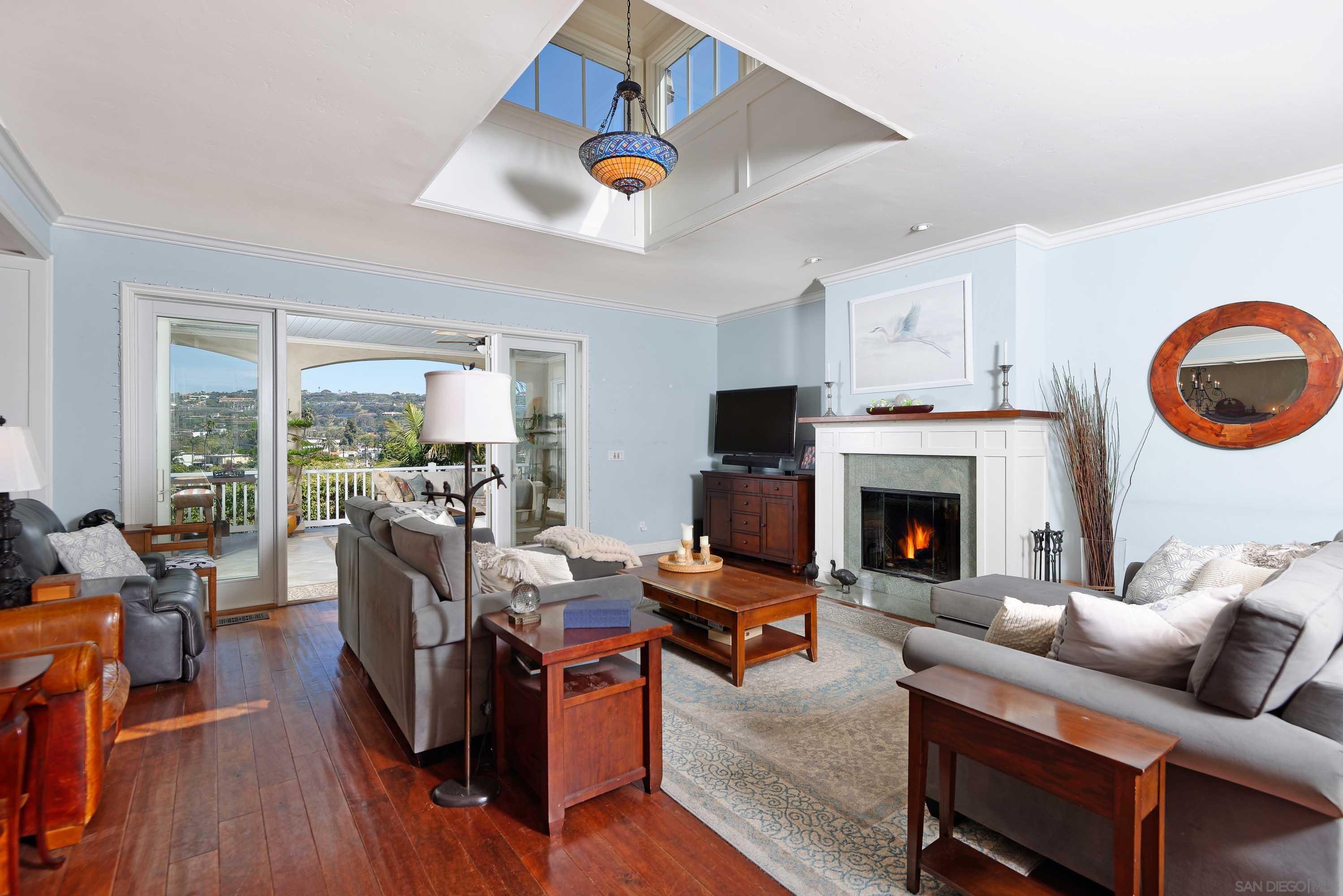 Detail Gallery Image 13 of 48 For 7948  Roseland Dr, La Jolla,  CA 92037 - 5 Beds | 4 Baths