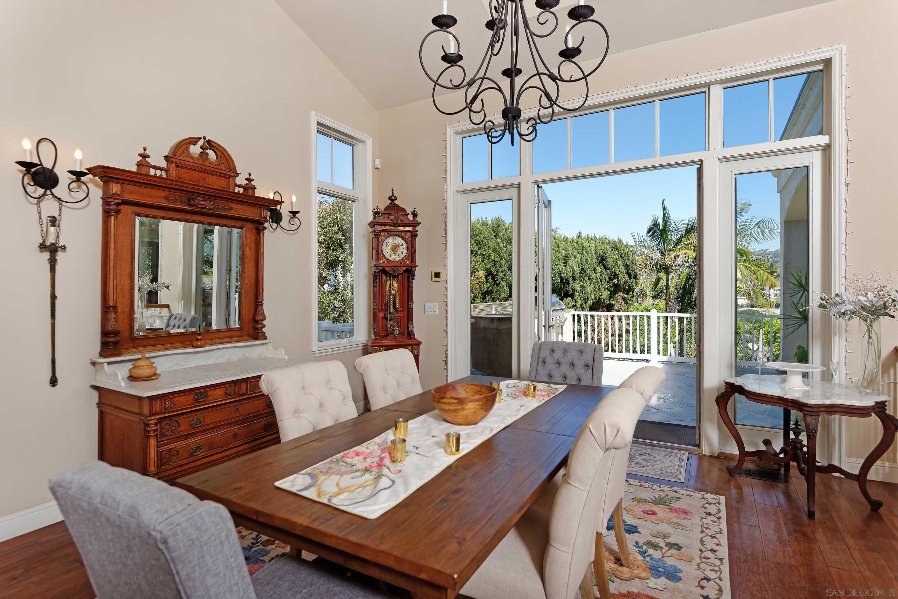 Detail Gallery Image 14 of 48 For 7948  Roseland Dr, La Jolla,  CA 92037 - 5 Beds | 4 Baths