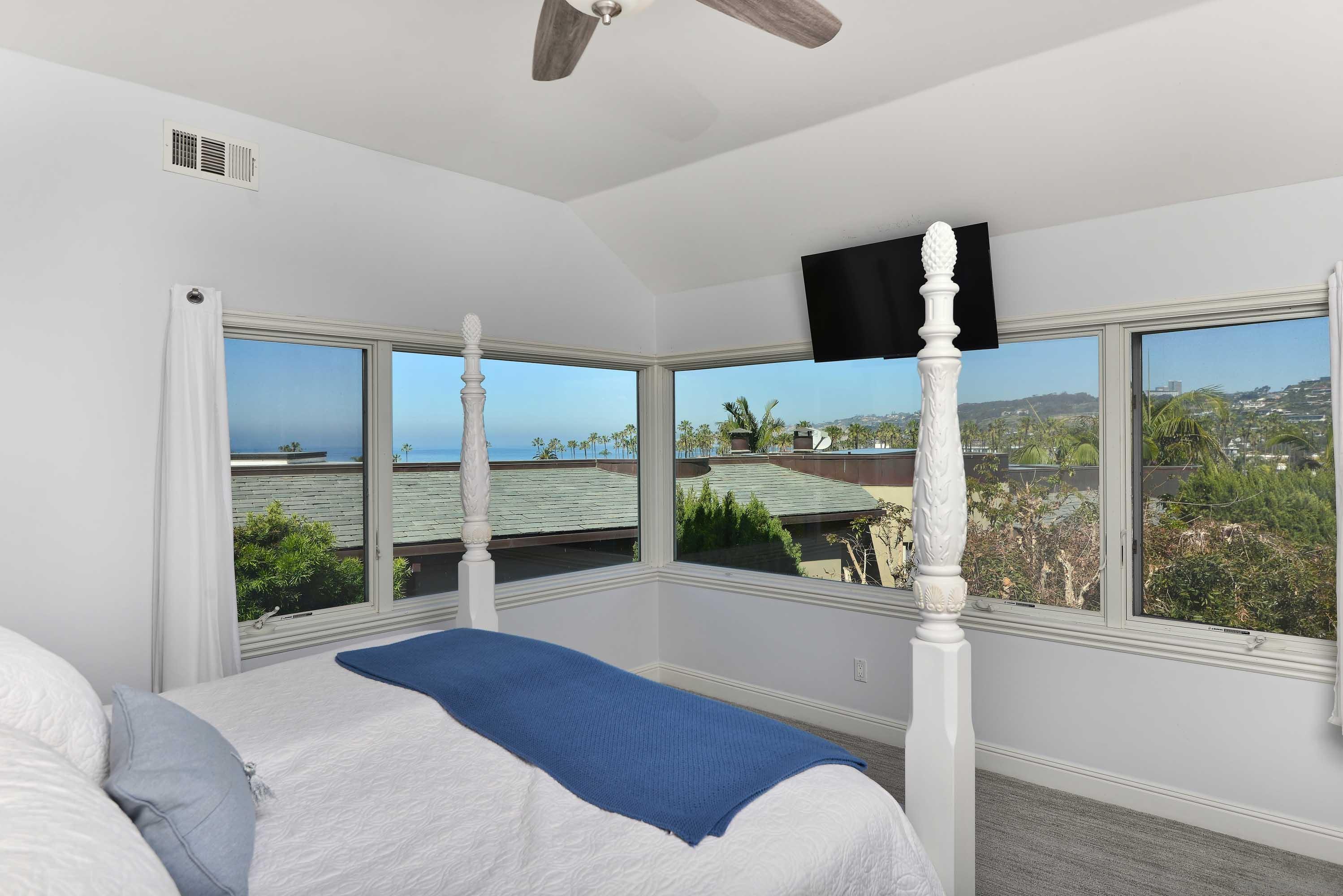 Detail Gallery Image 16 of 48 For 7948  Roseland Dr, La Jolla,  CA 92037 - 5 Beds | 4 Baths