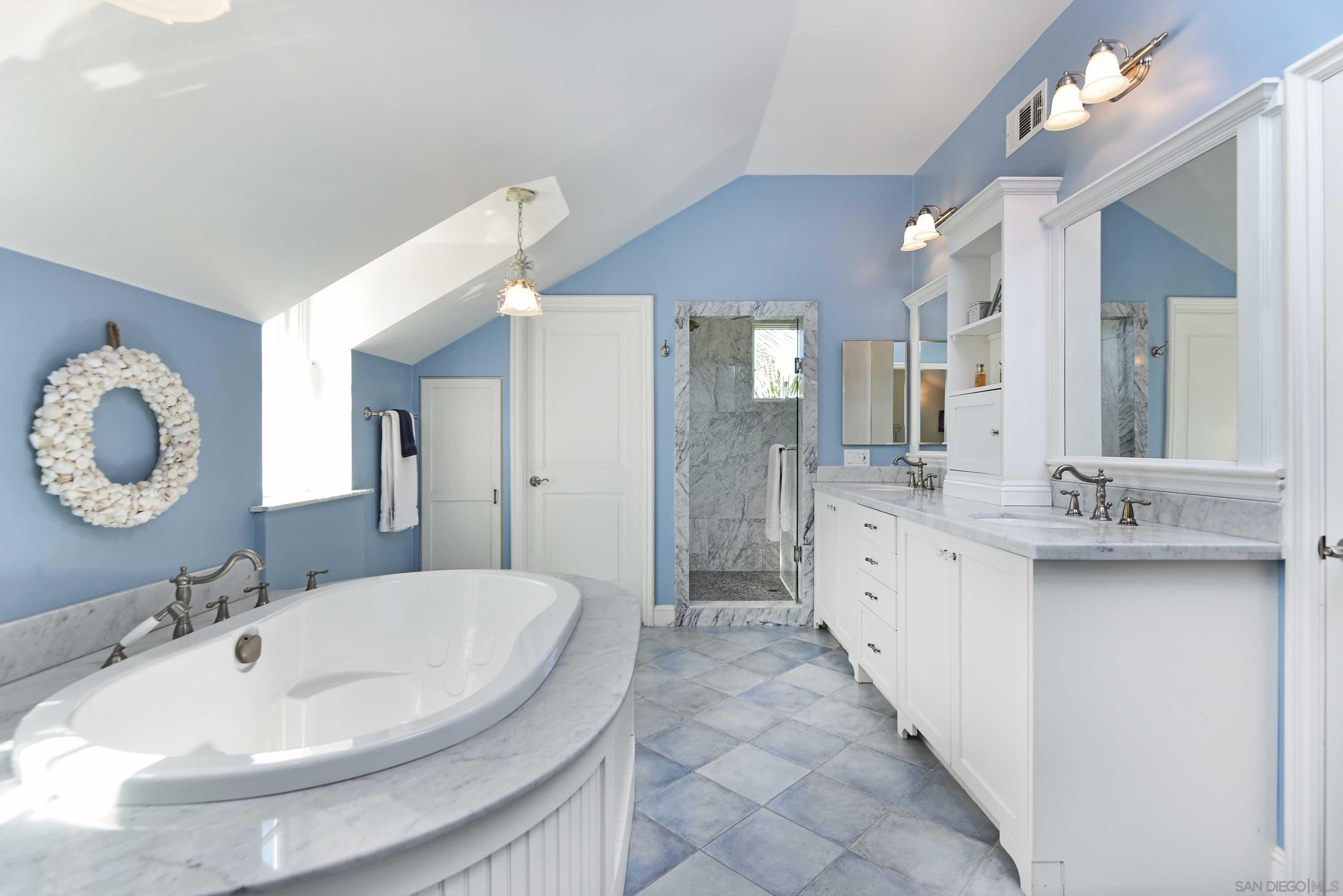 Detail Gallery Image 18 of 48 For 7948  Roseland Dr, La Jolla,  CA 92037 - 5 Beds | 4 Baths