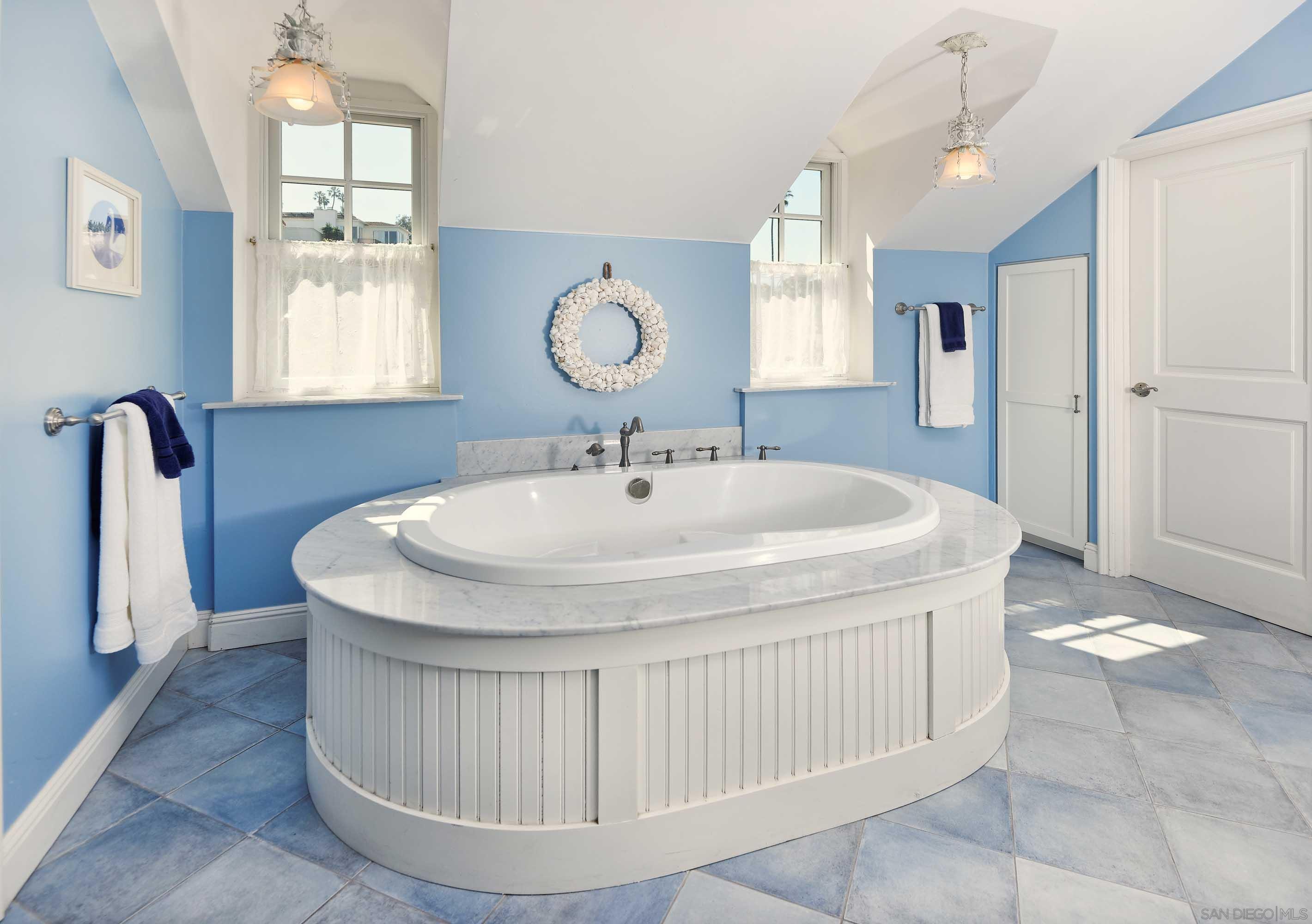 Detail Gallery Image 19 of 48 For 7948  Roseland Dr, La Jolla,  CA 92037 - 5 Beds | 4 Baths