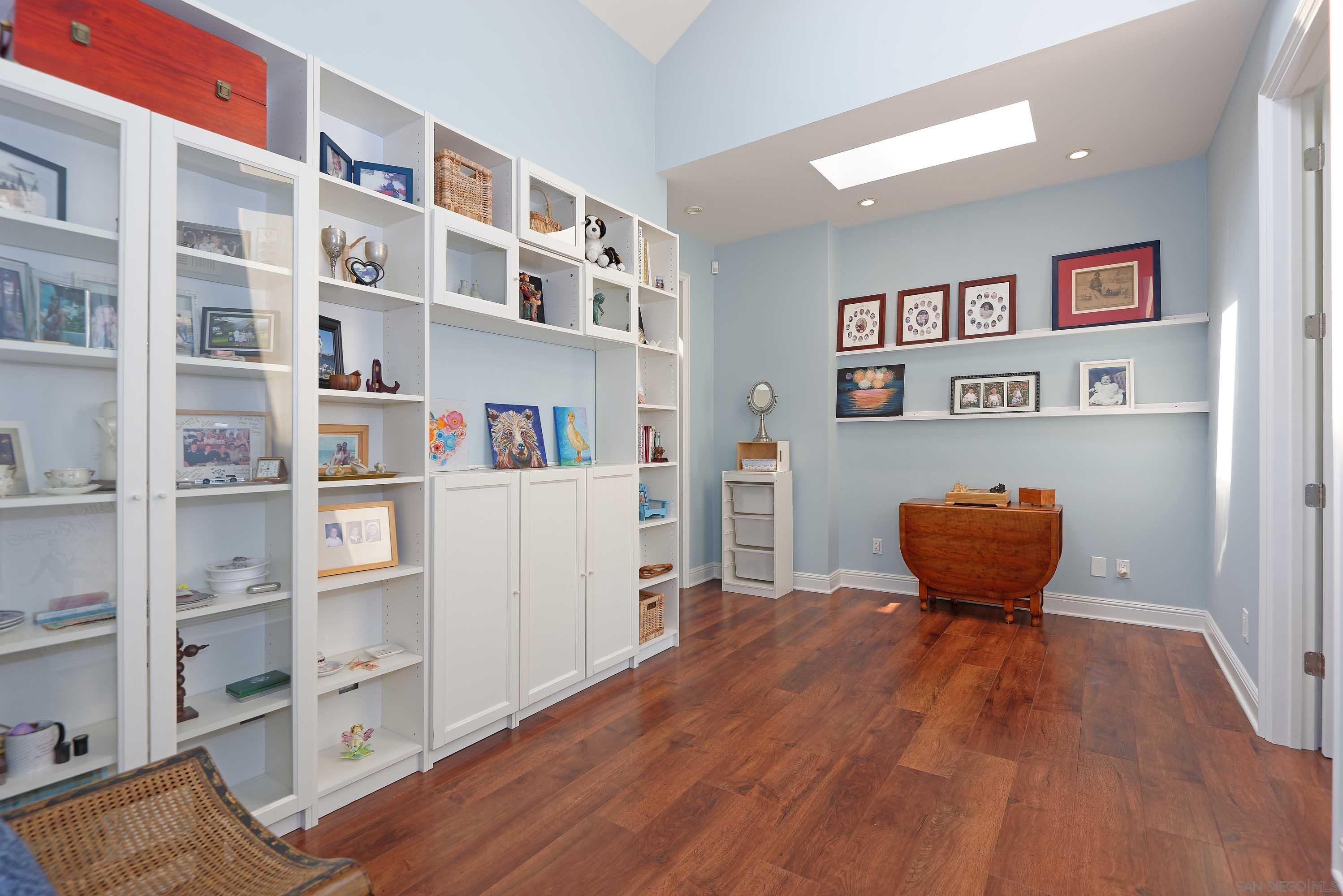 Detail Gallery Image 22 of 48 For 7948  Roseland Dr, La Jolla,  CA 92037 - 5 Beds | 4 Baths