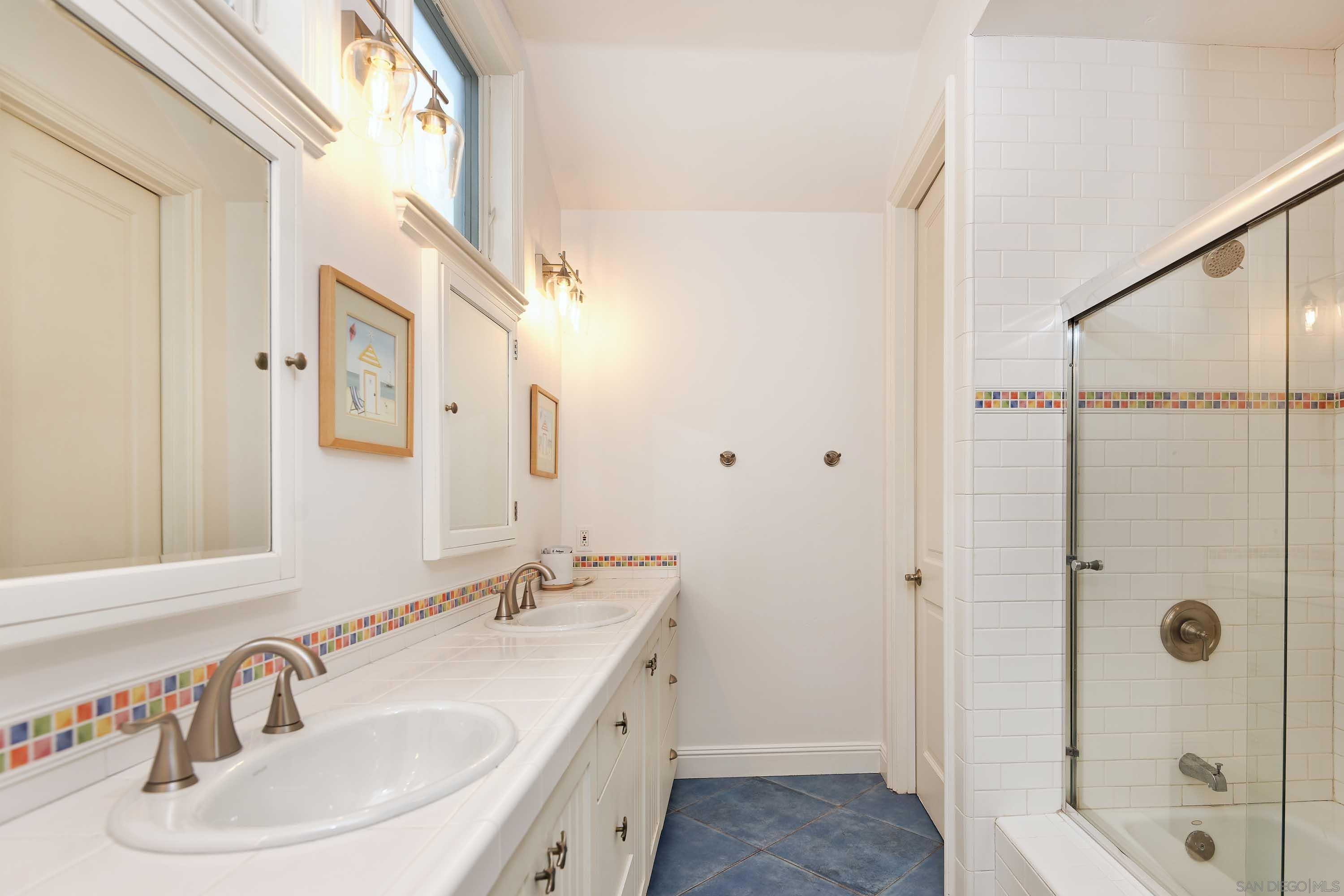 Detail Gallery Image 24 of 48 For 7948  Roseland Dr, La Jolla,  CA 92037 - 5 Beds | 4 Baths