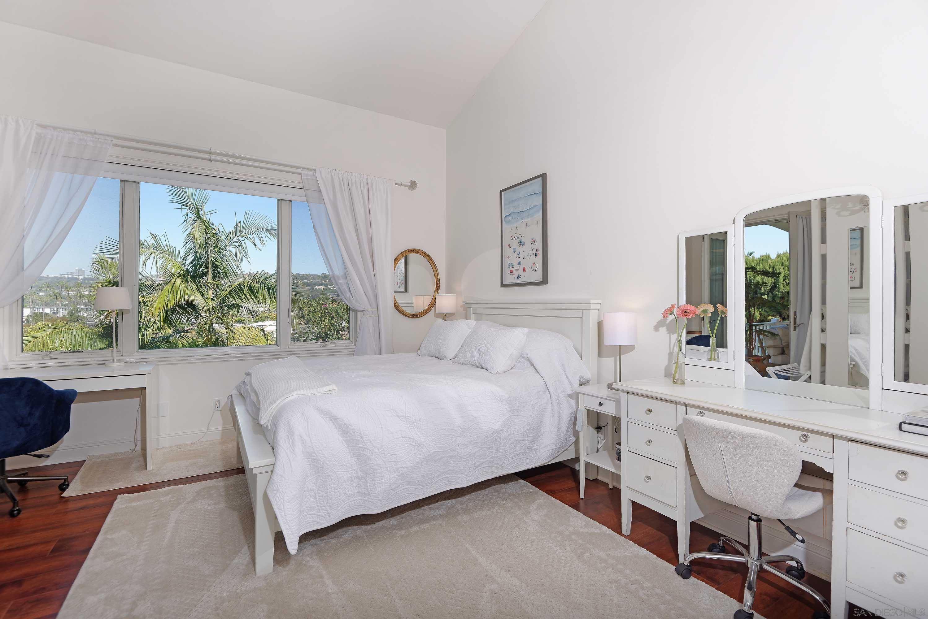 Detail Gallery Image 25 of 48 For 7948  Roseland Dr, La Jolla,  CA 92037 - 5 Beds | 4 Baths