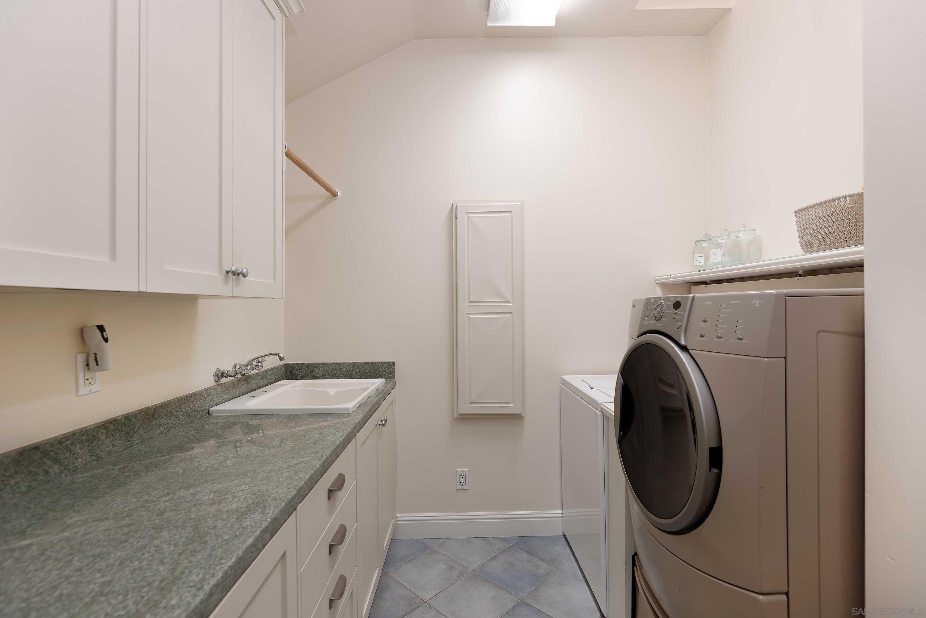 Detail Gallery Image 26 of 48 For 7948  Roseland Dr, La Jolla,  CA 92037 - 5 Beds | 4 Baths