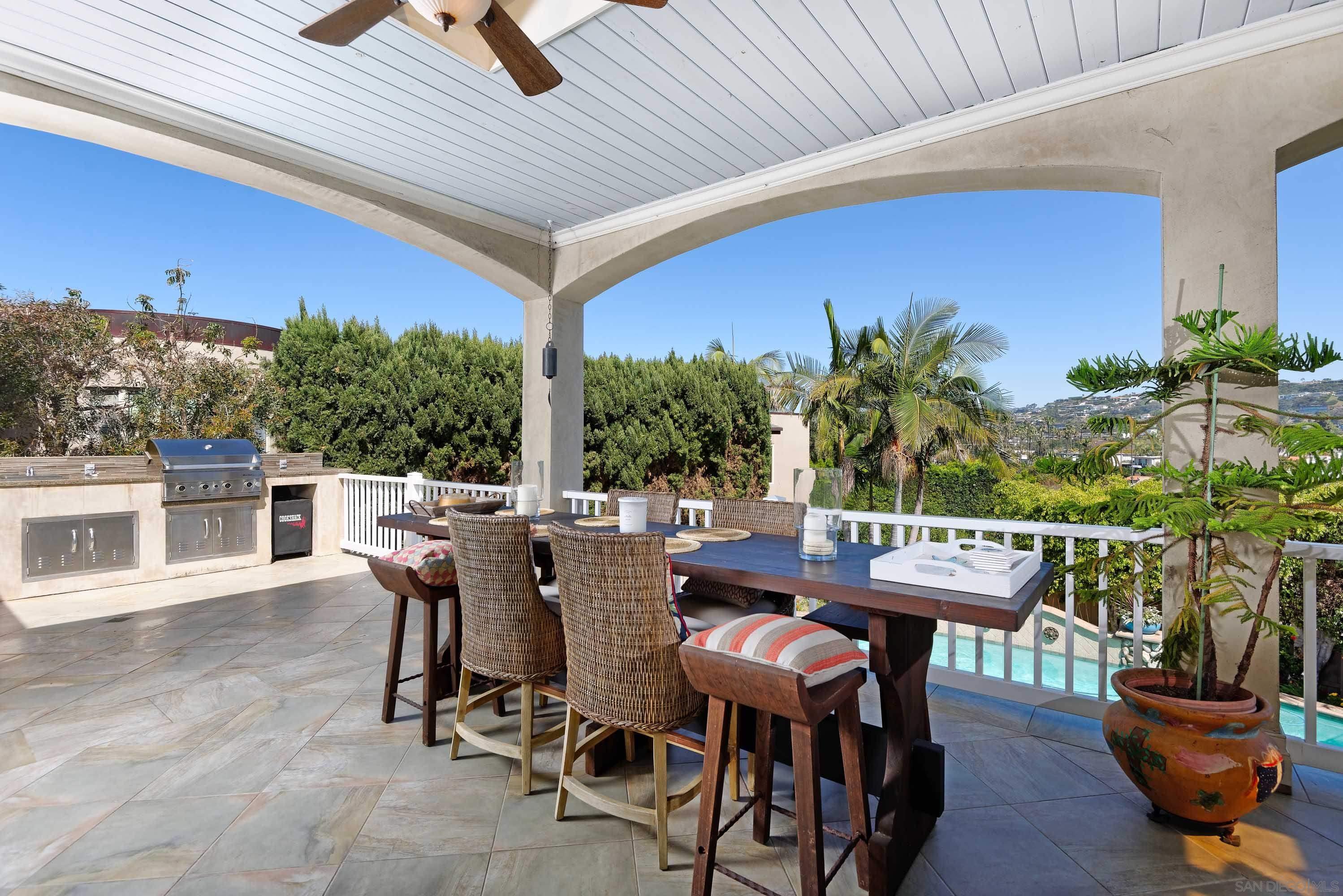 Detail Gallery Image 4 of 48 For 7948  Roseland Dr, La Jolla,  CA 92037 - 5 Beds | 4 Baths