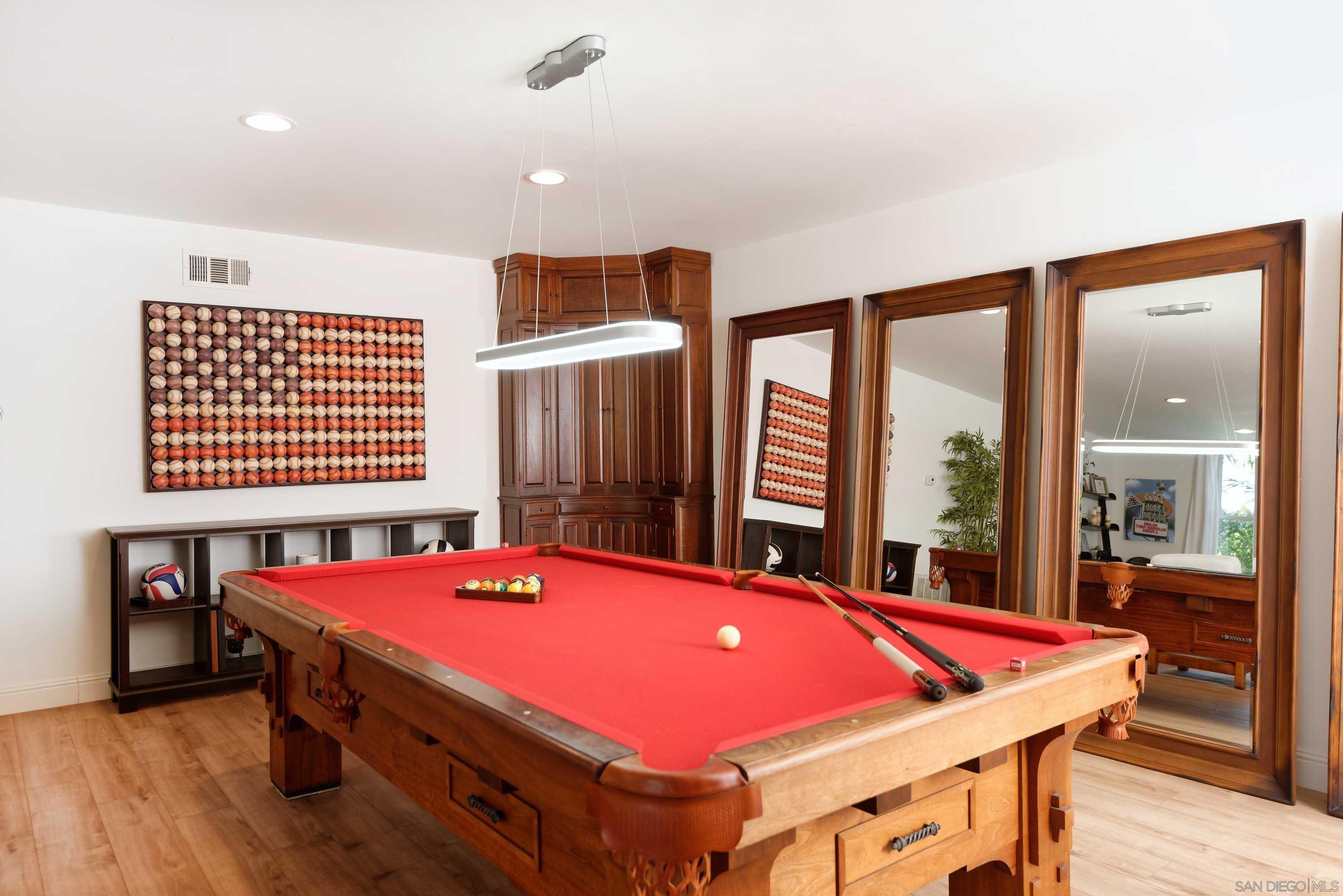 Detail Gallery Image 5 of 48 For 7948  Roseland Dr, La Jolla,  CA 92037 - 5 Beds | 4 Baths