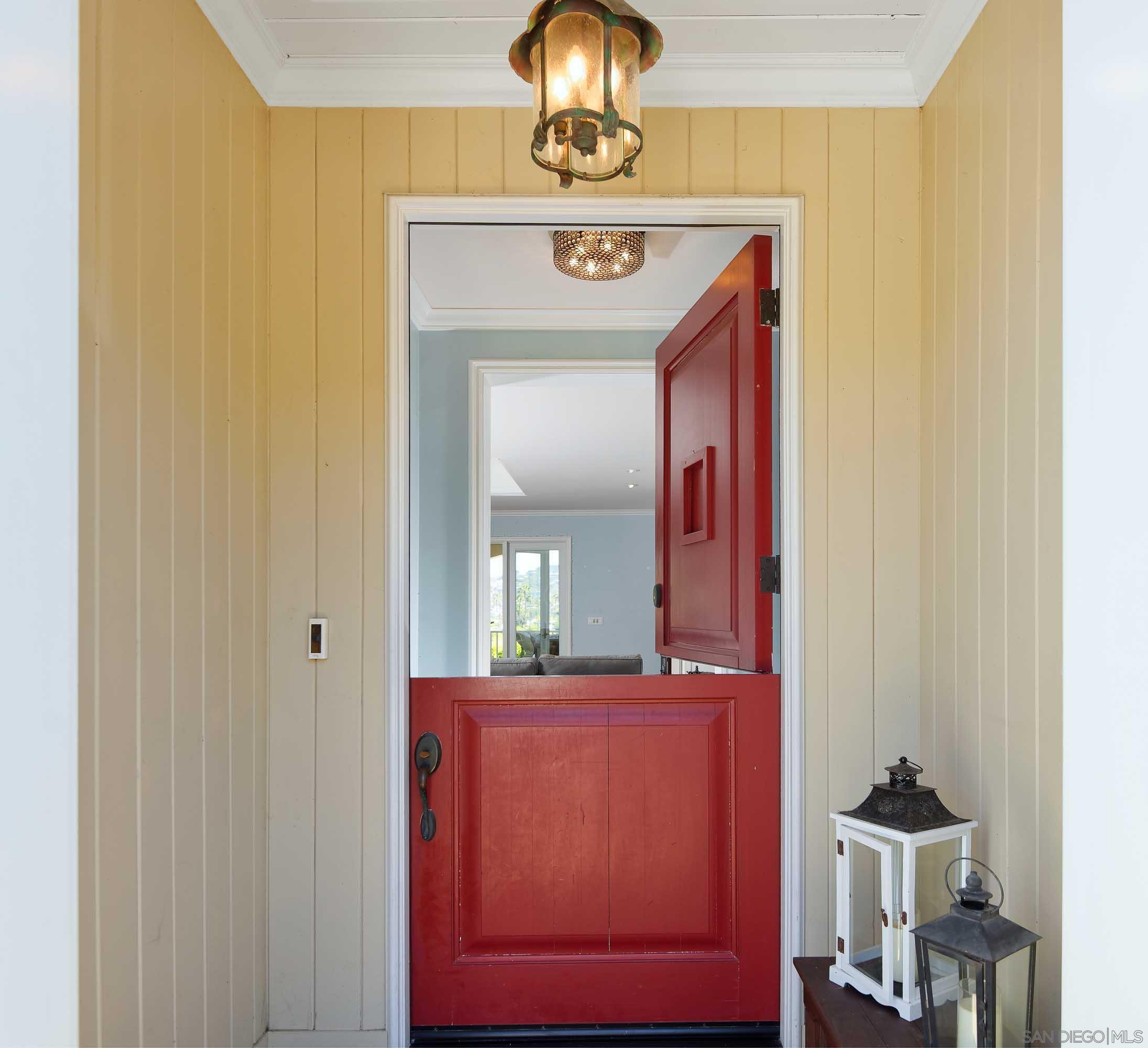 Detail Gallery Image 8 of 48 For 7948  Roseland Dr, La Jolla,  CA 92037 - 5 Beds | 4 Baths