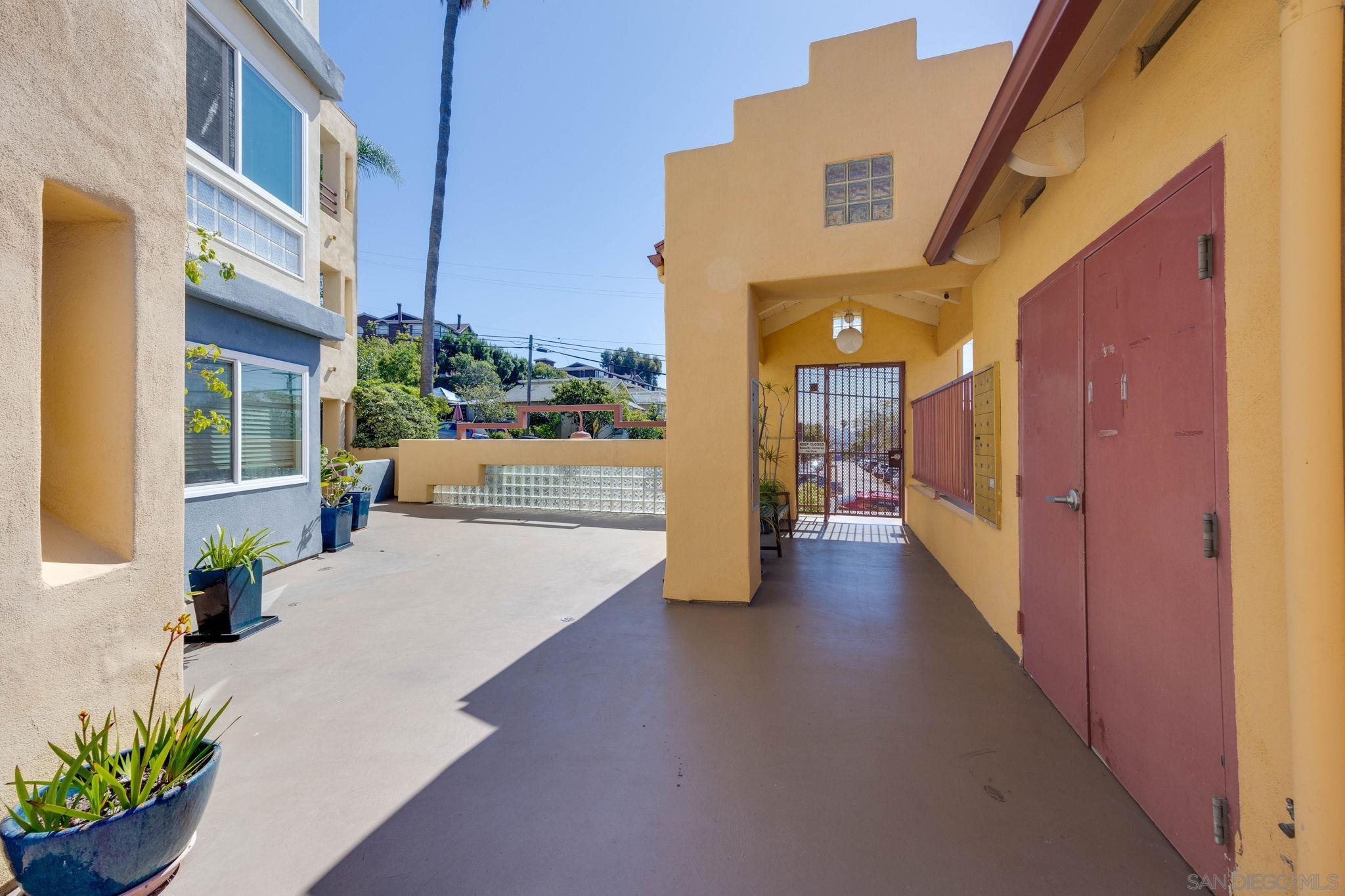 Detail Gallery Image 30 of 42 For 3502  Pringle St  #102,  San Diego,  CA 92110 - 2 Beds | 2 Baths