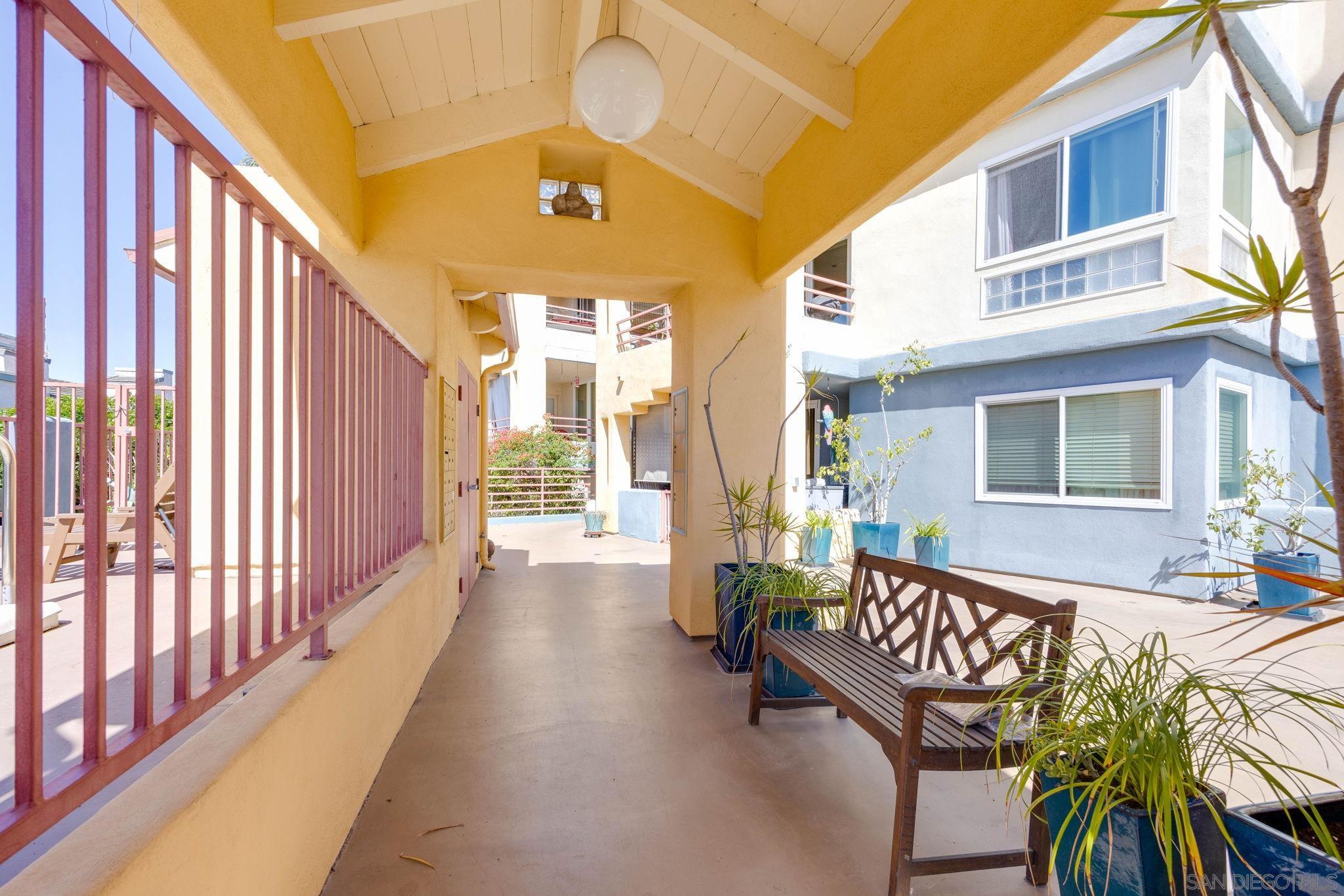 Detail Gallery Image 4 of 42 For 3502  Pringle St  #102,  San Diego,  CA 92110 - 2 Beds | 2 Baths