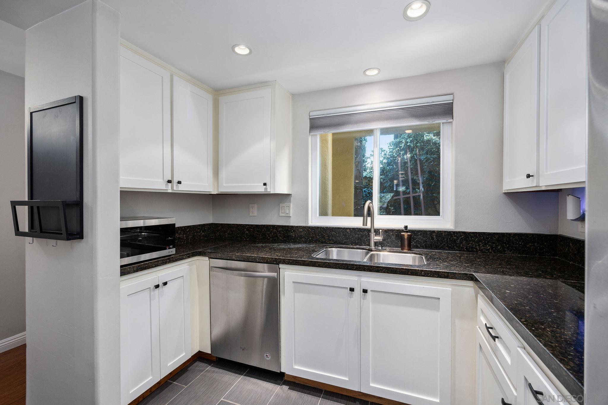 Detail Gallery Image 10 of 42 For 3502  Pringle St  #102,  San Diego,  CA 92110 - 2 Beds | 2 Baths