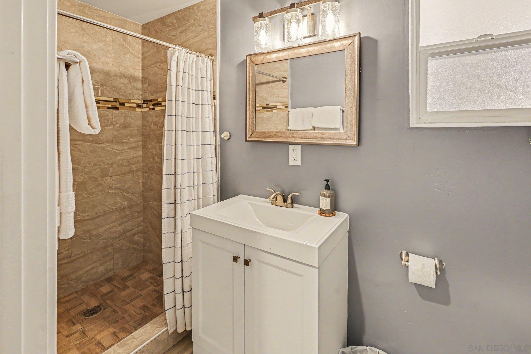 Detail Gallery Image 13 of 29 For 30960  Mission, Bonsall,  CA 92003 - 4 Beds | 2 Baths