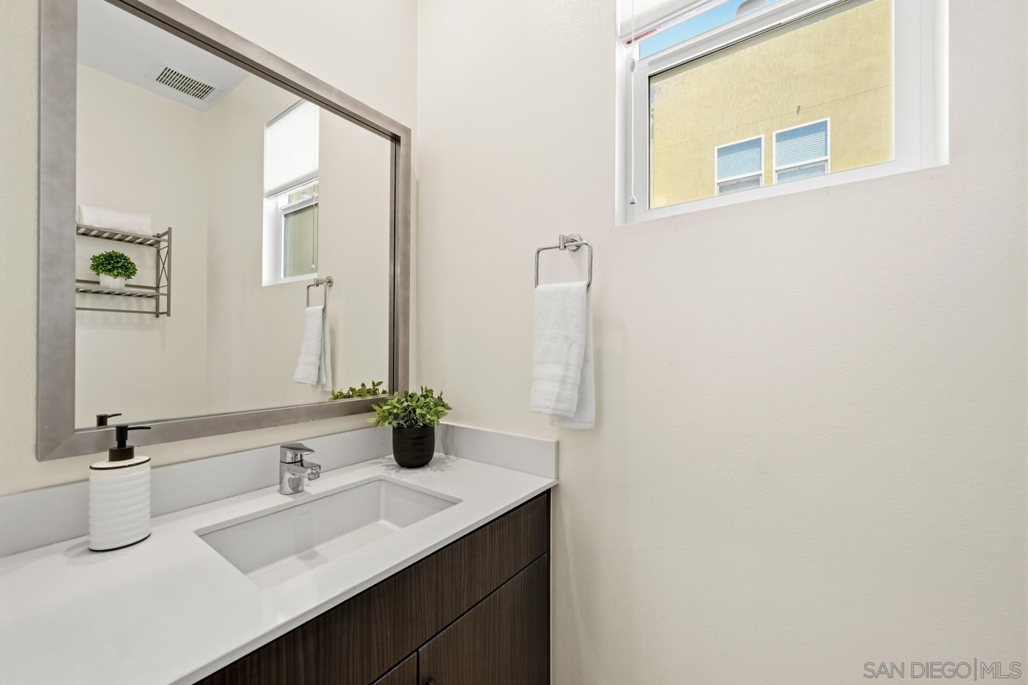 Detail Gallery Image 22 of 38 For 748  Shoreline, Chula Vista,  CA 91910 - 4 Beds | 3/1 Baths