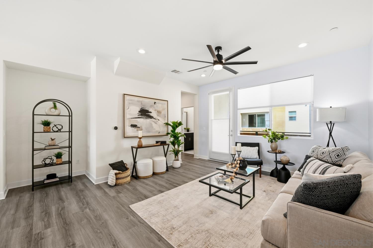 Detail Gallery Image 4 of 38 For 748  Shoreline, Chula Vista,  CA 91910 - 4 Beds | 3/1 Baths