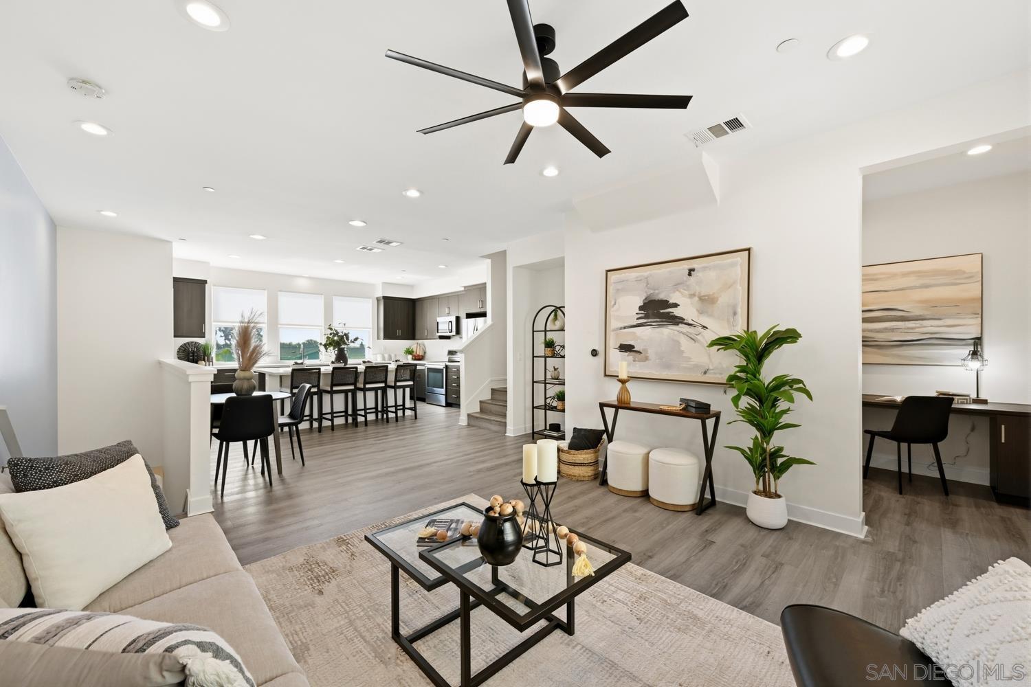 Detail Gallery Image 5 of 38 For 748  Shoreline, Chula Vista,  CA 91910 - 4 Beds | 3/1 Baths