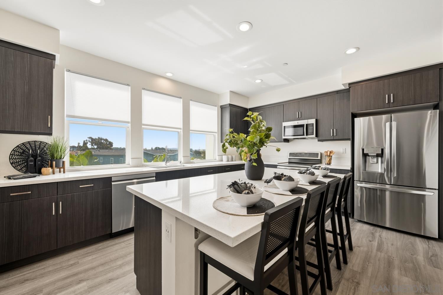 Detail Gallery Image 6 of 38 For 748  Shoreline, Chula Vista,  CA 91910 - 4 Beds | 3/1 Baths