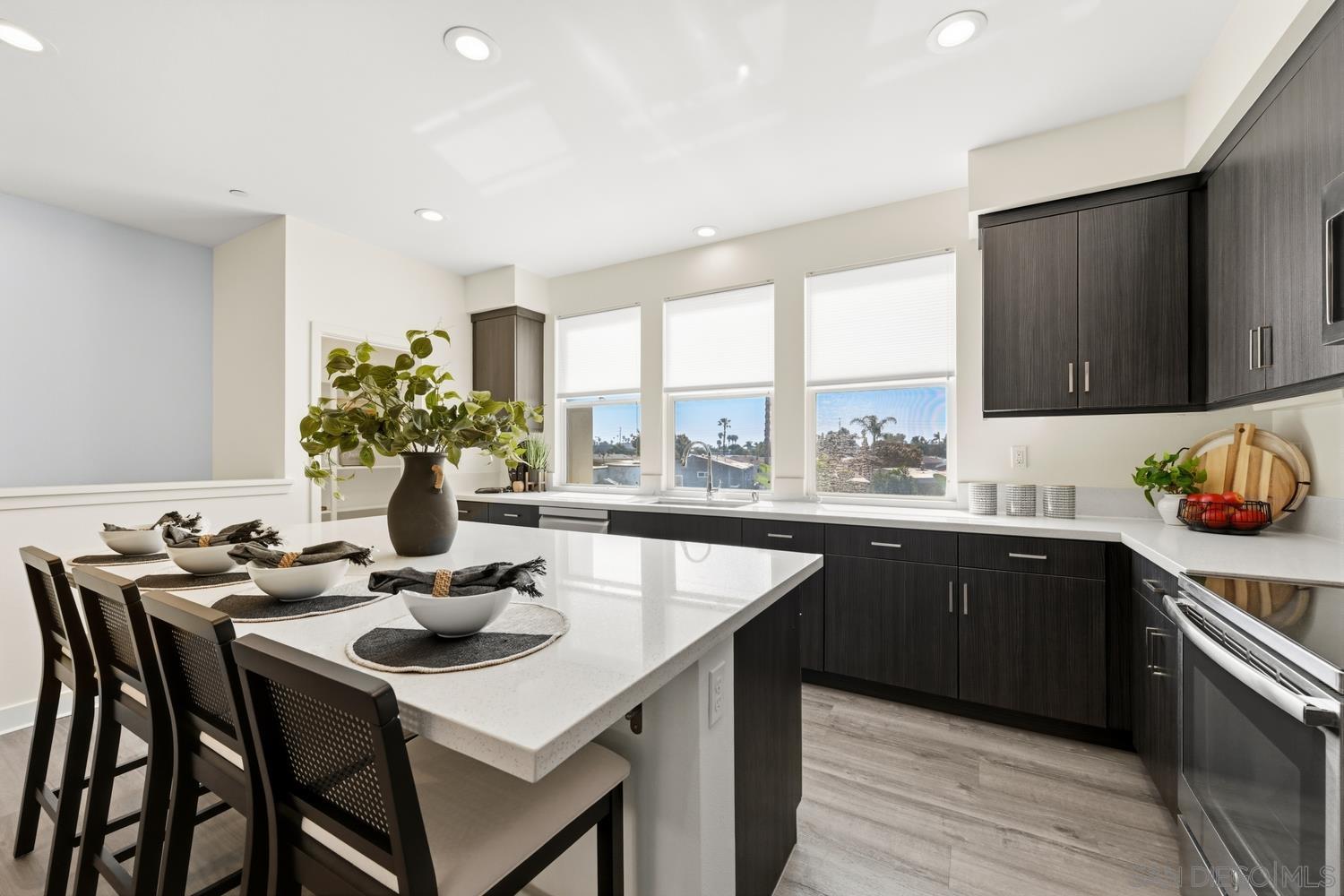 Detail Gallery Image 7 of 38 For 748  Shoreline, Chula Vista,  CA 91910 - 4 Beds | 3/1 Baths