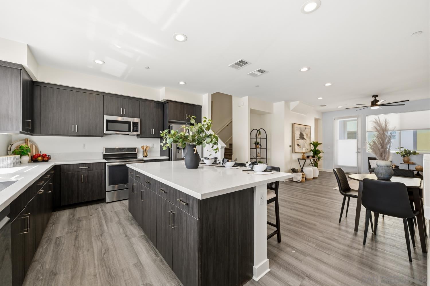 Detail Gallery Image 9 of 38 For 748  Shoreline, Chula Vista,  CA 91910 - 4 Beds | 3/1 Baths