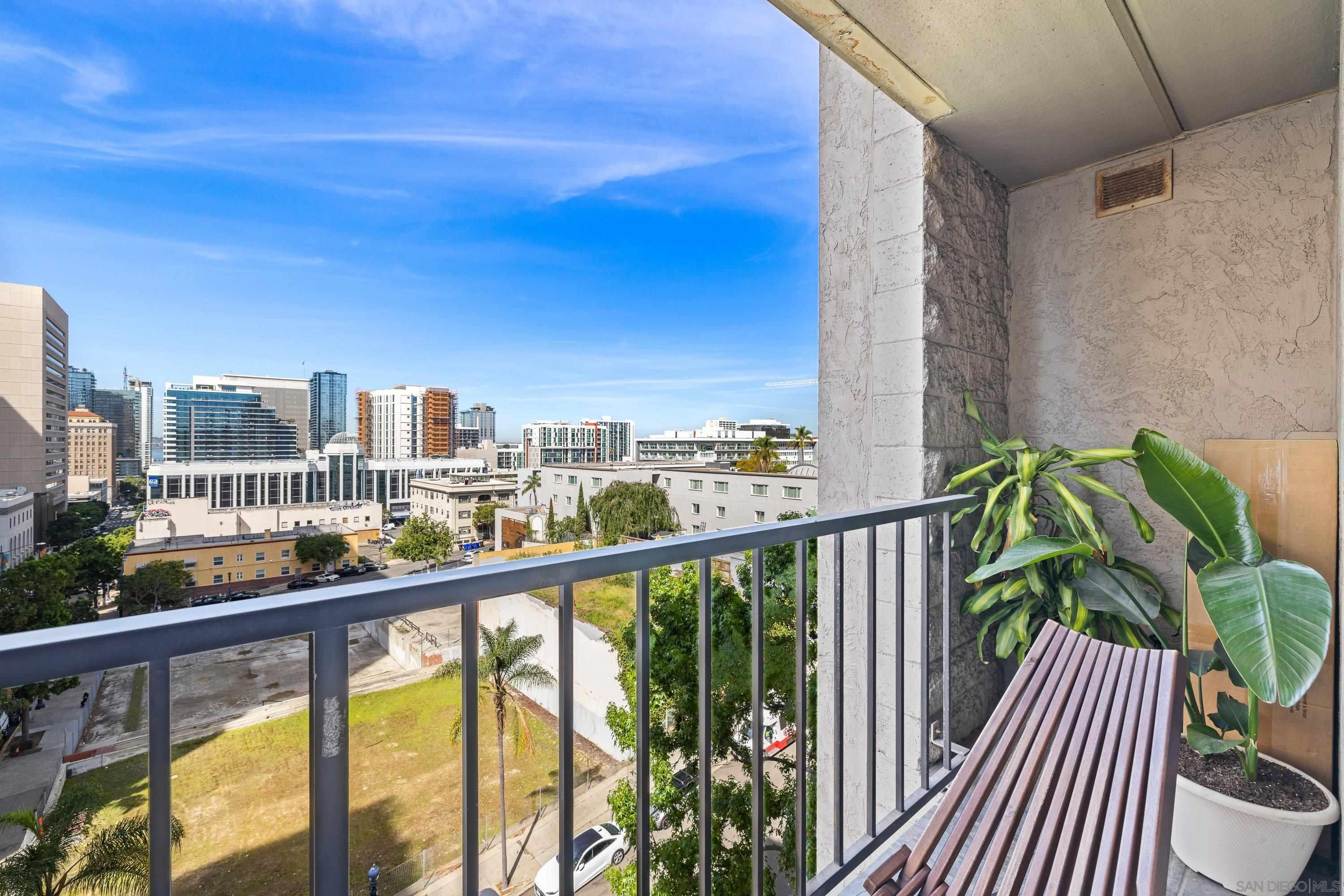 Detail Gallery Image 4 of 27 For 1333  8th Ave  #705,  San Diego,  CA 92101 - 2 Beds | 2 Baths