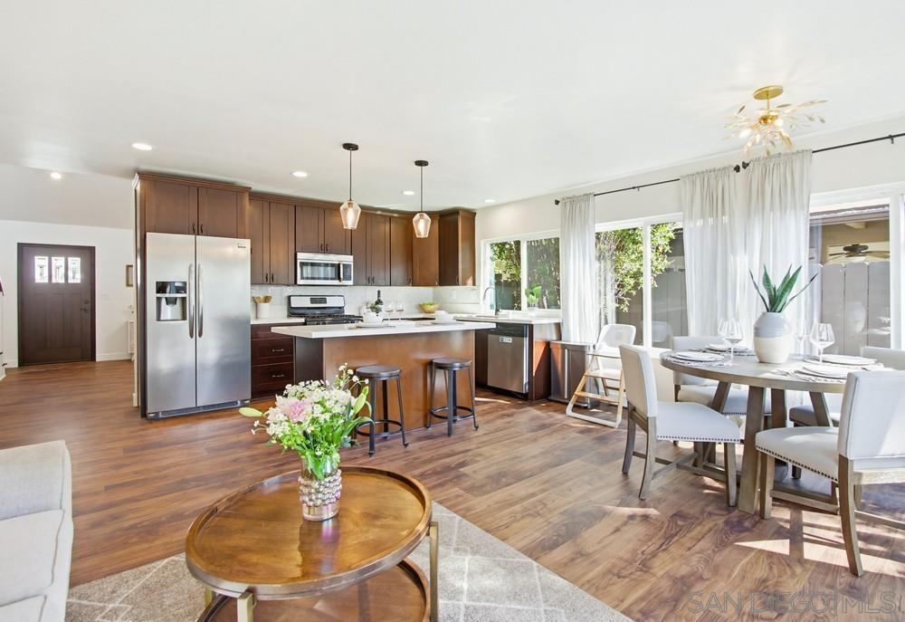 Detail Gallery Image 13 of 57 For 11050  Westonhill Dr, San Diego,  CA 92126 - 5 Beds | 3 Baths