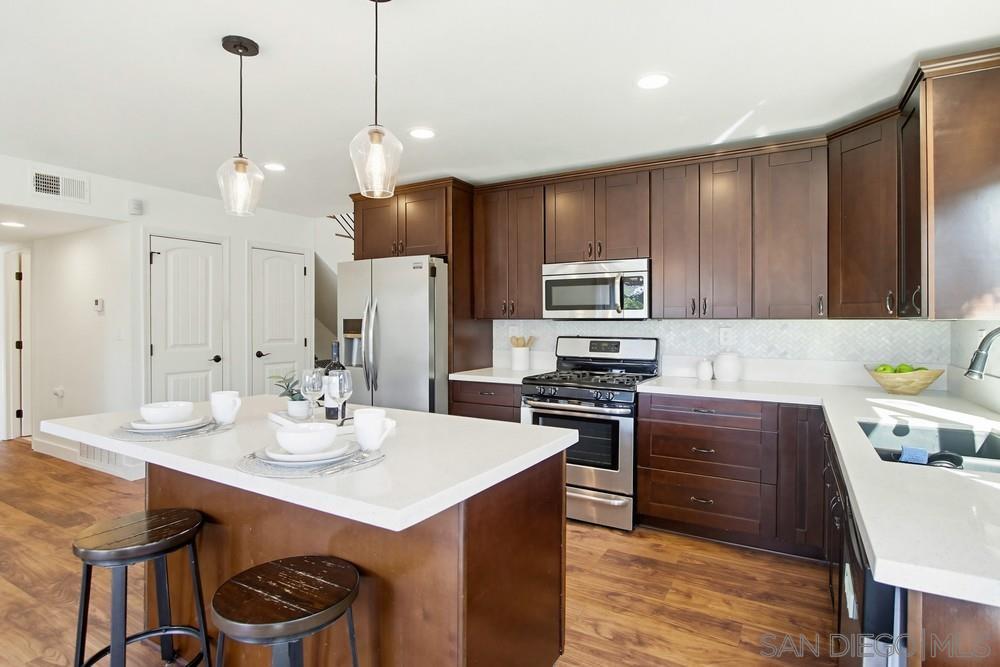 Detail Gallery Image 15 of 57 For 11050  Westonhill Dr, San Diego,  CA 92126 - 5 Beds | 3 Baths