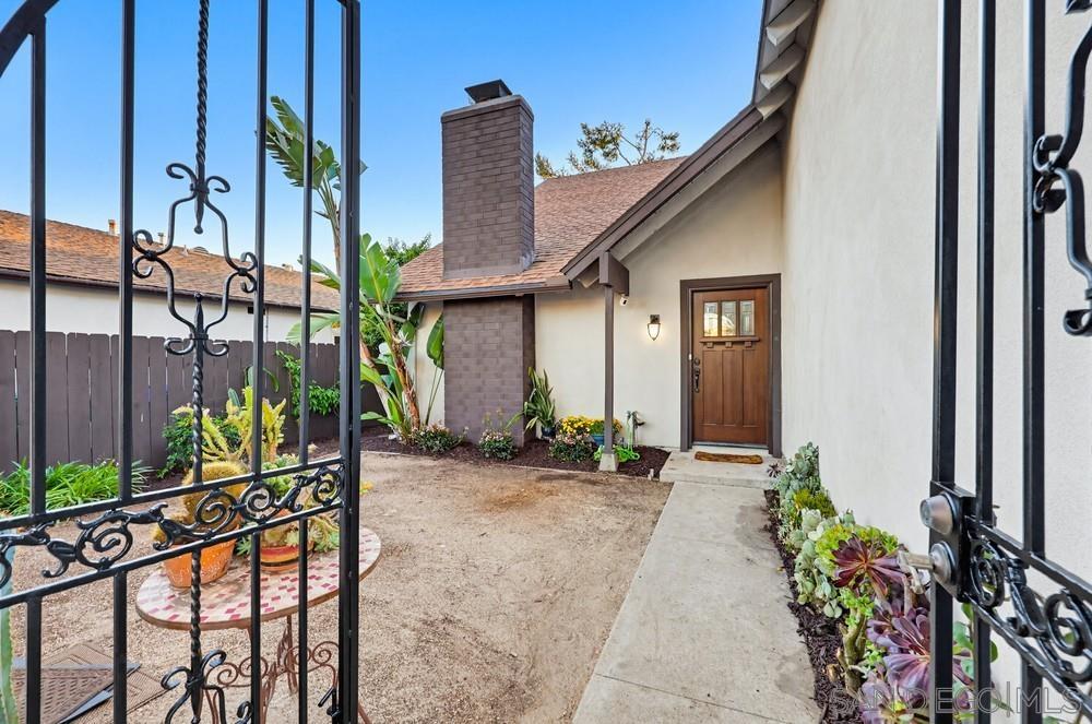 Detail Gallery Image 3 of 57 For 11050  Westonhill Dr, San Diego,  CA 92126 - 5 Beds | 3 Baths