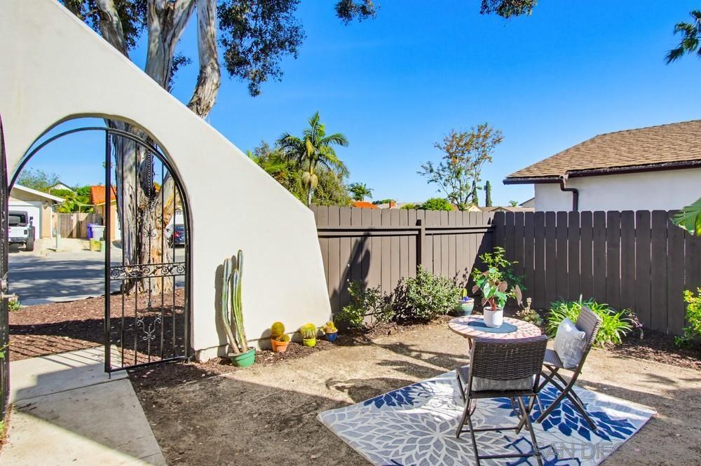 Detail Gallery Image 4 of 57 For 11050  Westonhill Dr, San Diego,  CA 92126 - 5 Beds | 3 Baths