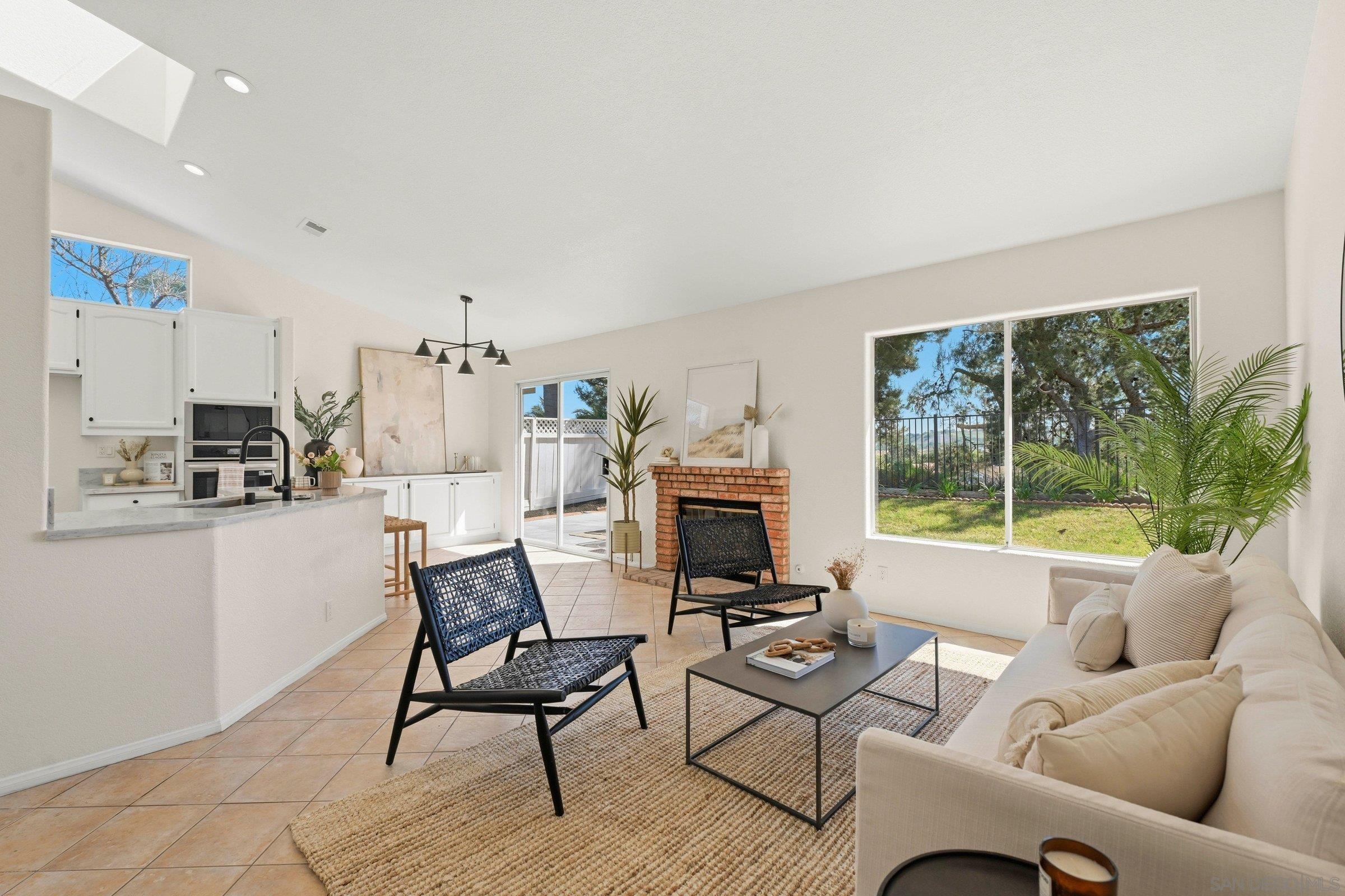 Detail Gallery Image 11 of 39 For 3439  Northwood Dr., Oceanside,  CA 92058 - 4 Beds | 2/1 Baths