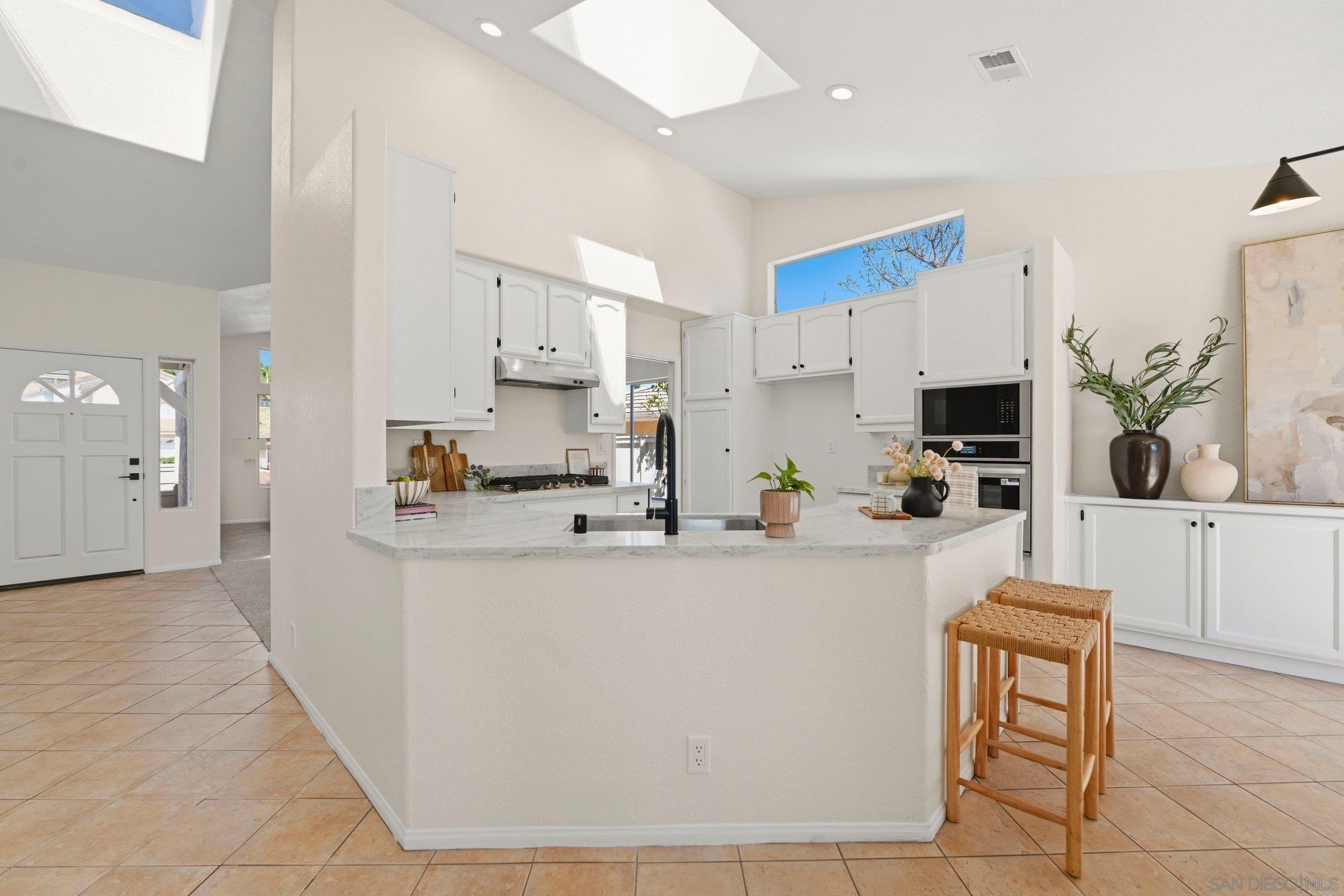 Detail Gallery Image 13 of 39 For 3439  Northwood Dr., Oceanside,  CA 92058 - 4 Beds | 2/1 Baths