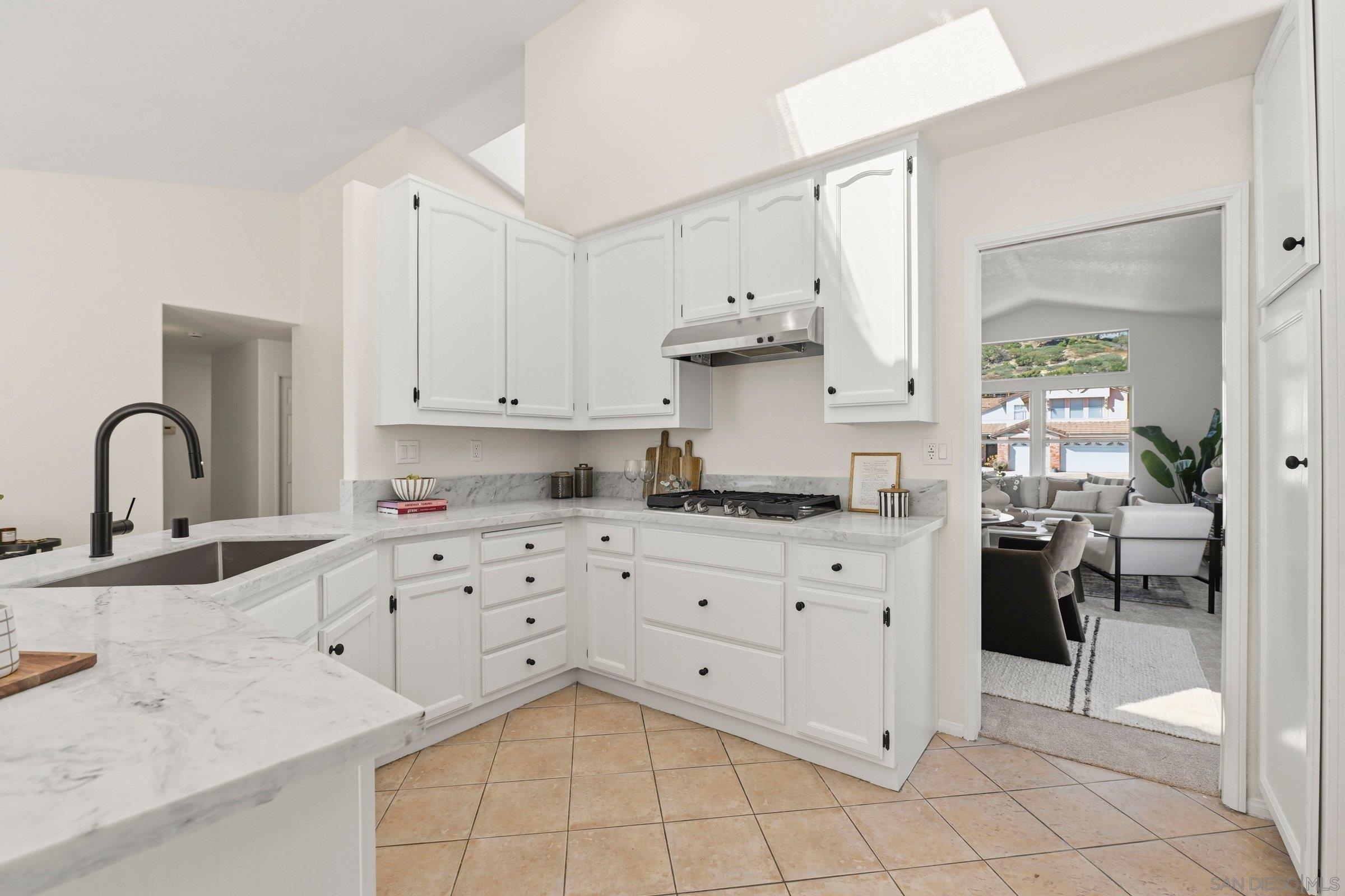 Detail Gallery Image 14 of 39 For 3439  Northwood Dr., Oceanside,  CA 92058 - 4 Beds | 2/1 Baths