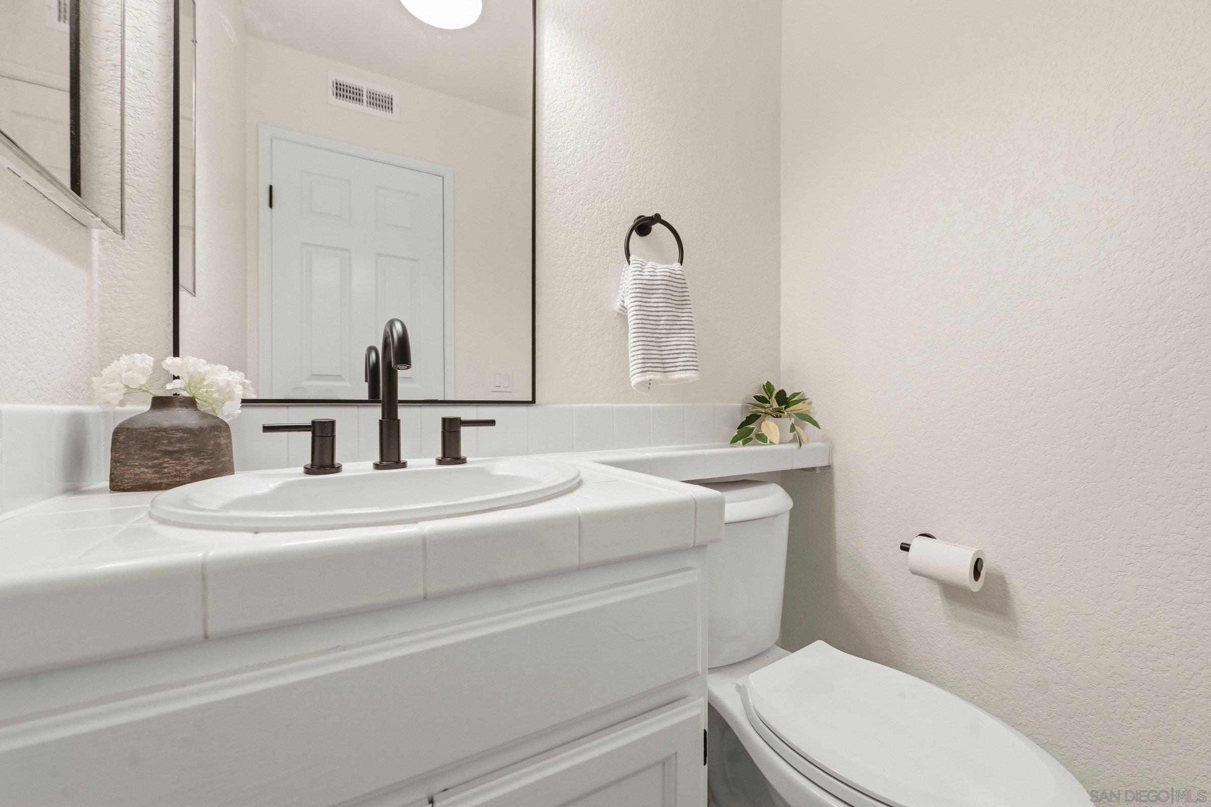 Detail Gallery Image 17 of 39 For 3439  Northwood Dr., Oceanside,  CA 92058 - 4 Beds | 2/1 Baths
