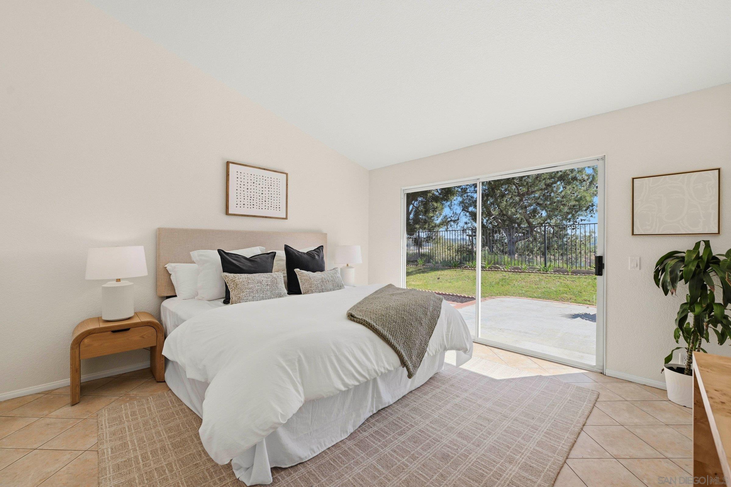 Detail Gallery Image 18 of 39 For 3439  Northwood Dr., Oceanside,  CA 92058 - 4 Beds | 2/1 Baths