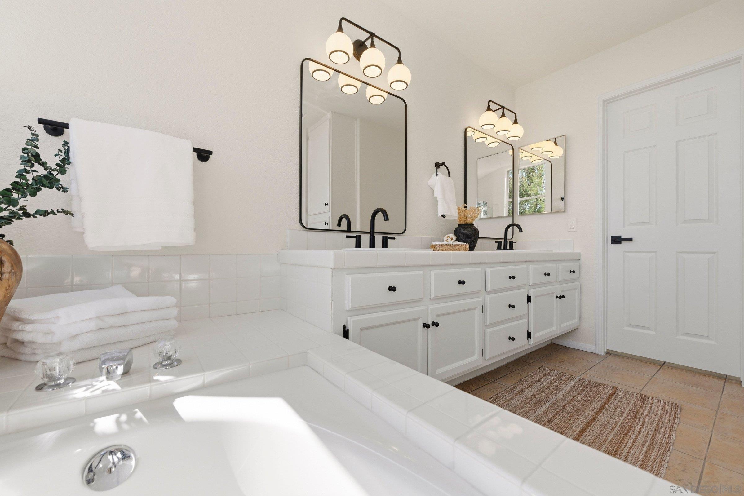 Detail Gallery Image 24 of 39 For 3439  Northwood Dr., Oceanside,  CA 92058 - 4 Beds | 2/1 Baths