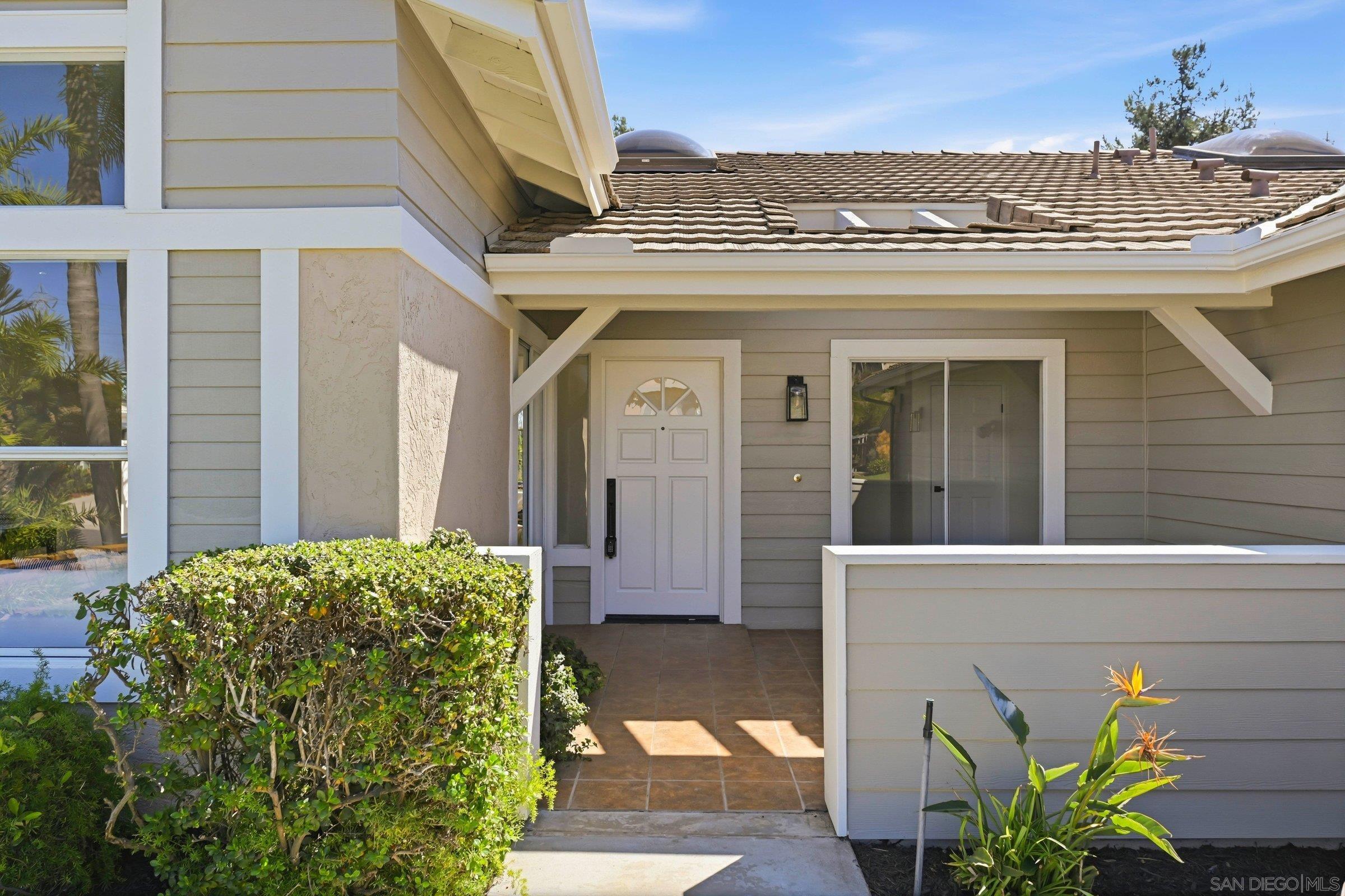 Detail Gallery Image 4 of 39 For 3439  Northwood Dr., Oceanside,  CA 92058 - 4 Beds | 2/1 Baths