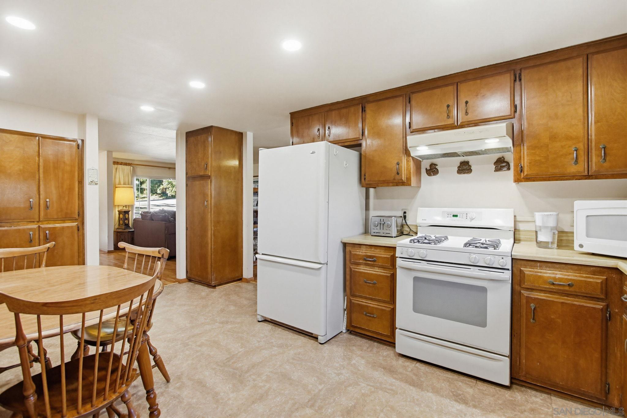 Detail Gallery Image 18 of 55 For 8698  Echo, La Mesa,  CA 91941 - 5 Beds | 3/1 Baths