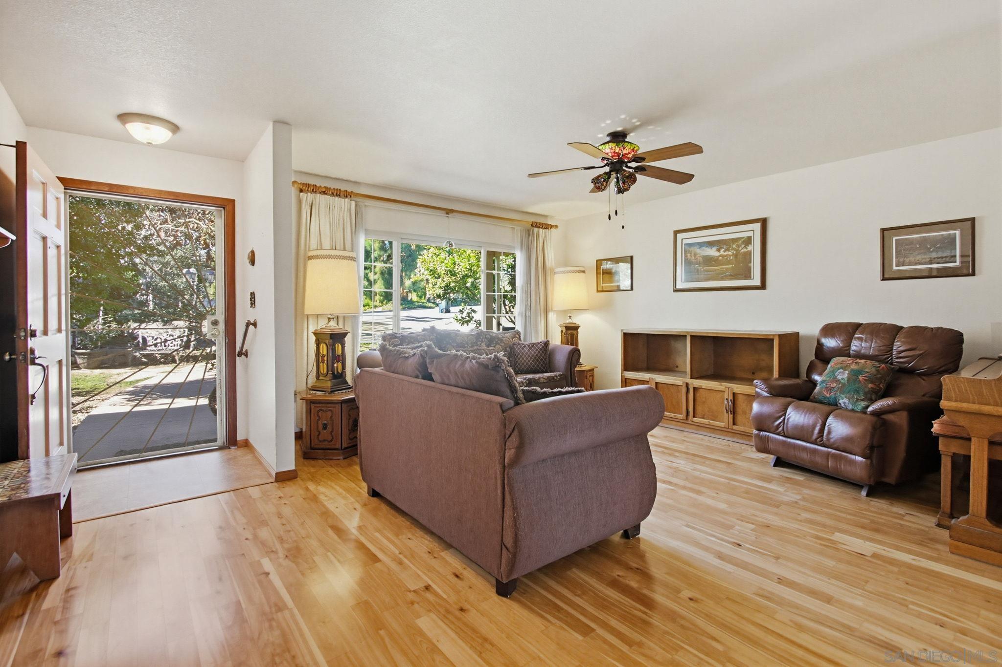 Detail Gallery Image 10 of 55 For 8698  Echo, La Mesa,  CA 91941 - 5 Beds | 3/1 Baths