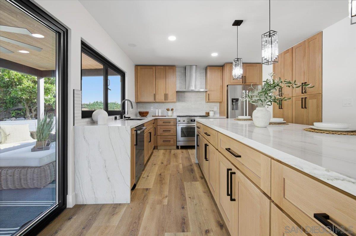 Detail Gallery Image 11 of 30 For 3590  Syracuse Ave, San Diego,  CA 92122 - 5 Beds | 3 Baths