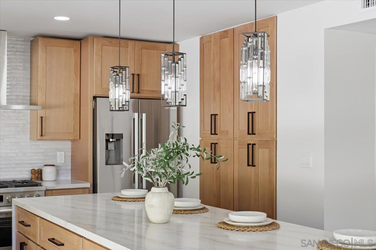 Detail Gallery Image 12 of 30 For 3590  Syracuse Ave, San Diego,  CA 92122 - 5 Beds | 3 Baths