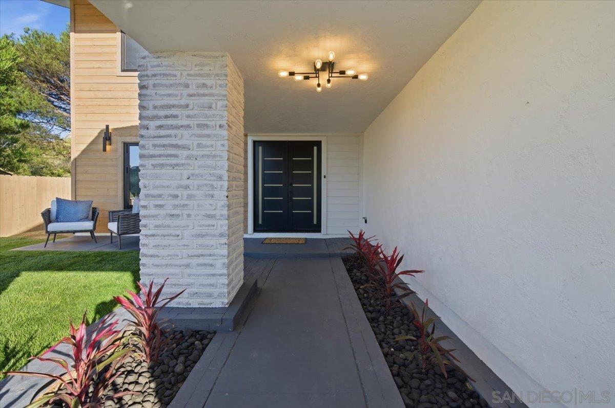 Detail Gallery Image 5 of 30 For 3590  Syracuse Ave, San Diego,  CA 92122 - 5 Beds | 3 Baths