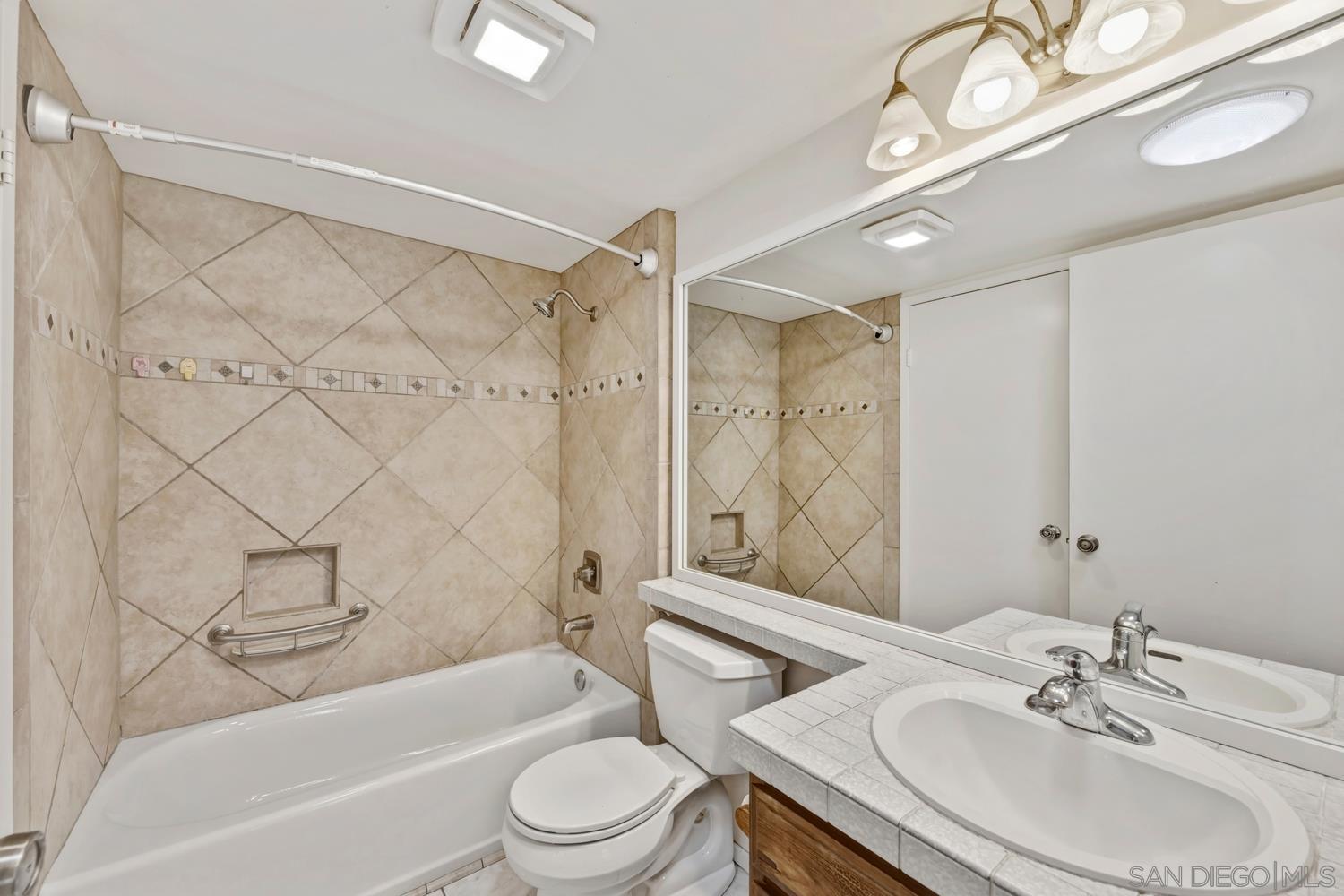 Detail Gallery Image 13 of 23 For 10705  Caminito Bravura, San Diego,  CA 92108 - 2 Beds | 1 Baths